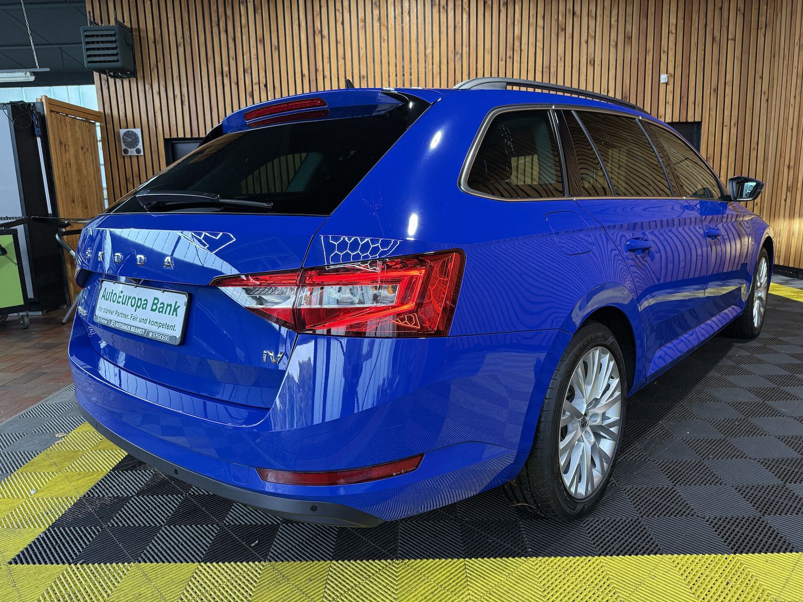 Fahrzeugabbildung SKODA Superb Combi TSI iV DSG Navi*Virt*Kam*St.Hz*AHK