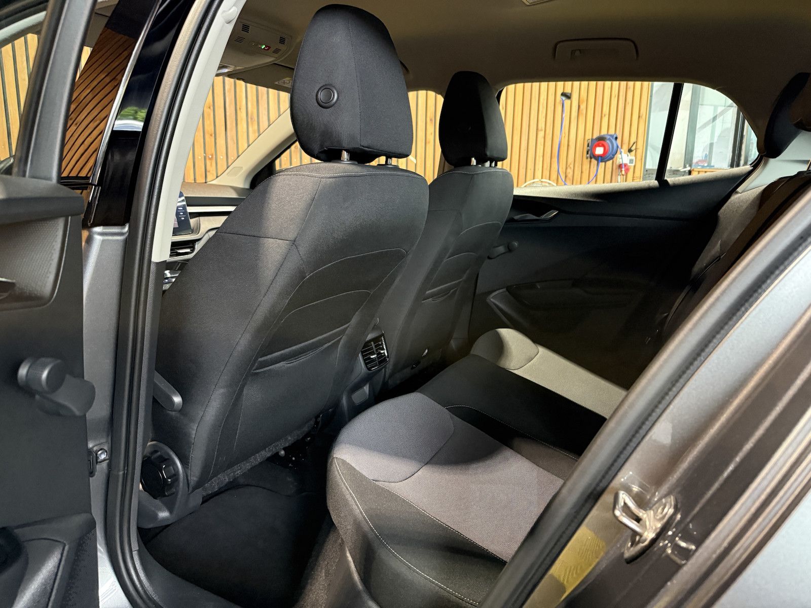 Fahrzeugabbildung SKODA Fabia 1,0 TSI Ambition *Navi*LED*Tempo*PDC*