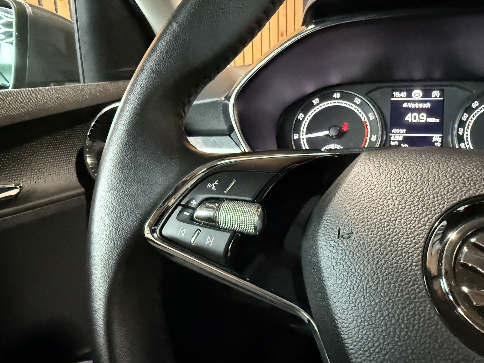 Fahrzeugabbildung SKODA Fabia 1,0 TSI Ambition *Navi*LED*Tempo*PDC*