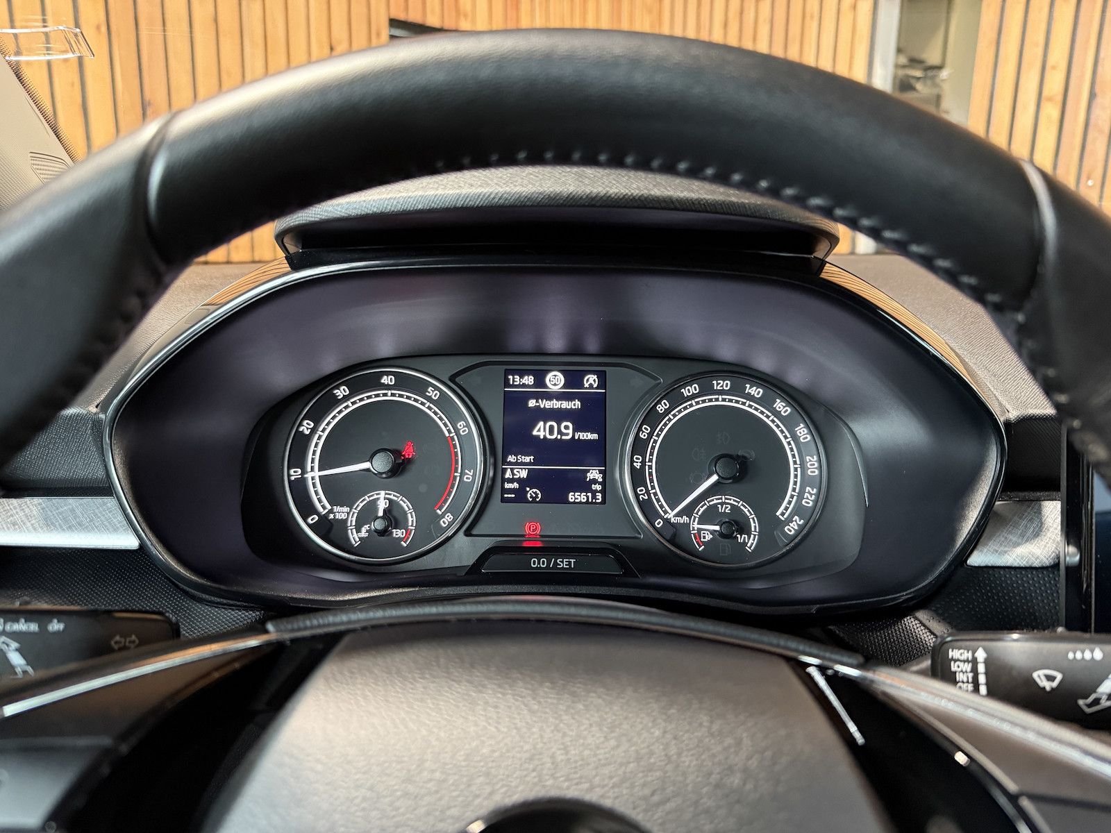 Fahrzeugabbildung SKODA Fabia 1,0 TSI Ambition *Navi*LED*Tempo*PDC*