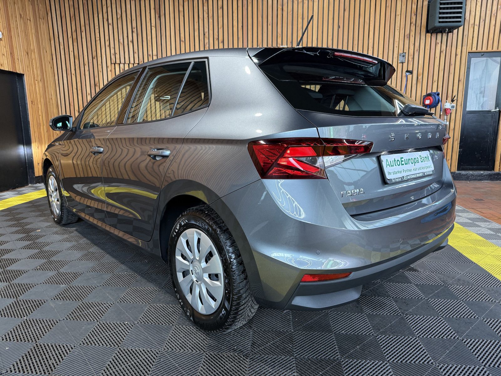 Fahrzeugabbildung SKODA Fabia 1,0 TSI Ambition *Navi*LED*Tempo*PDC*