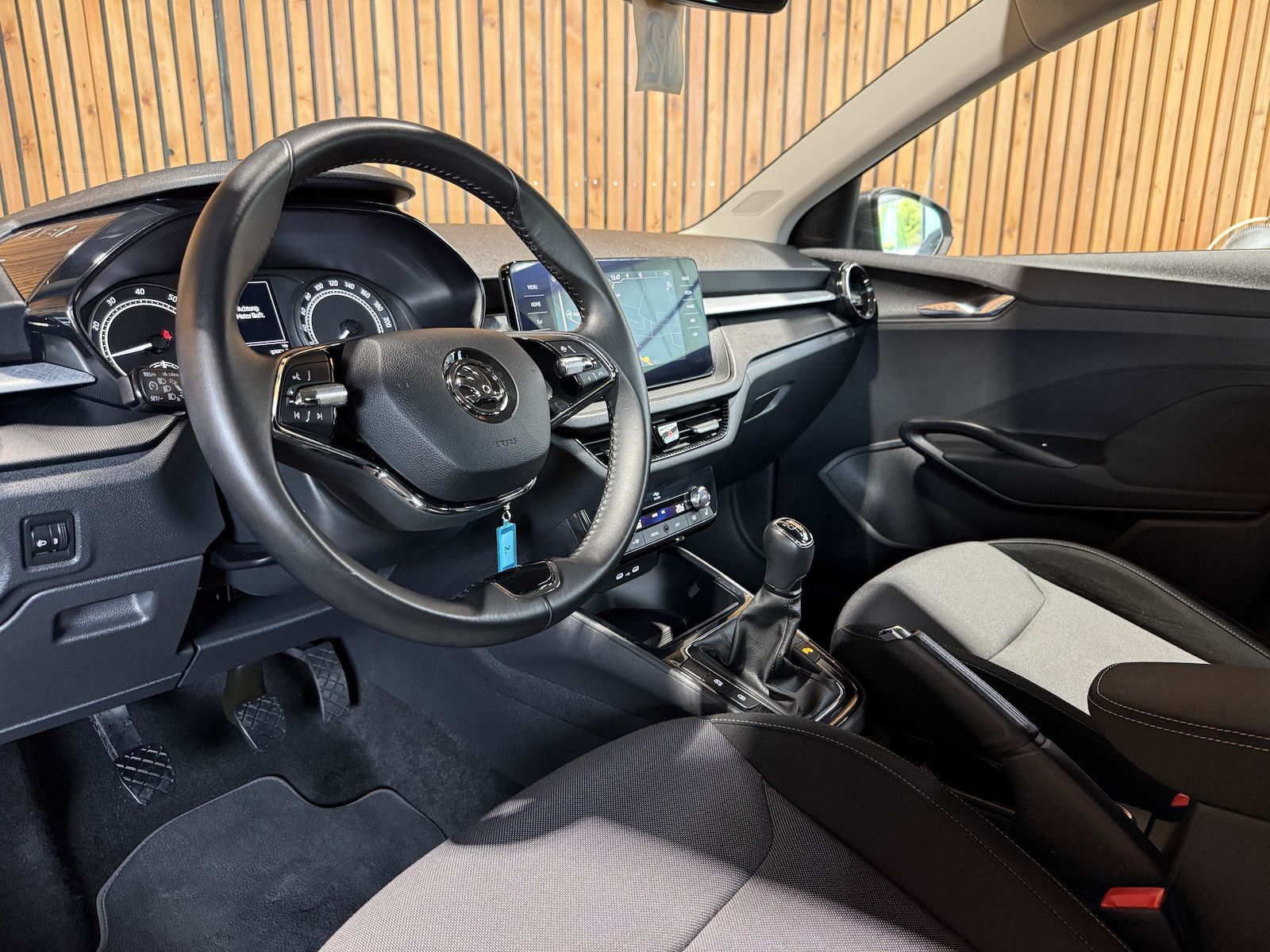 Fahrzeugabbildung SKODA Fabia 1,0 TSI Ambition *Navi*LED*Tempo*PDC*