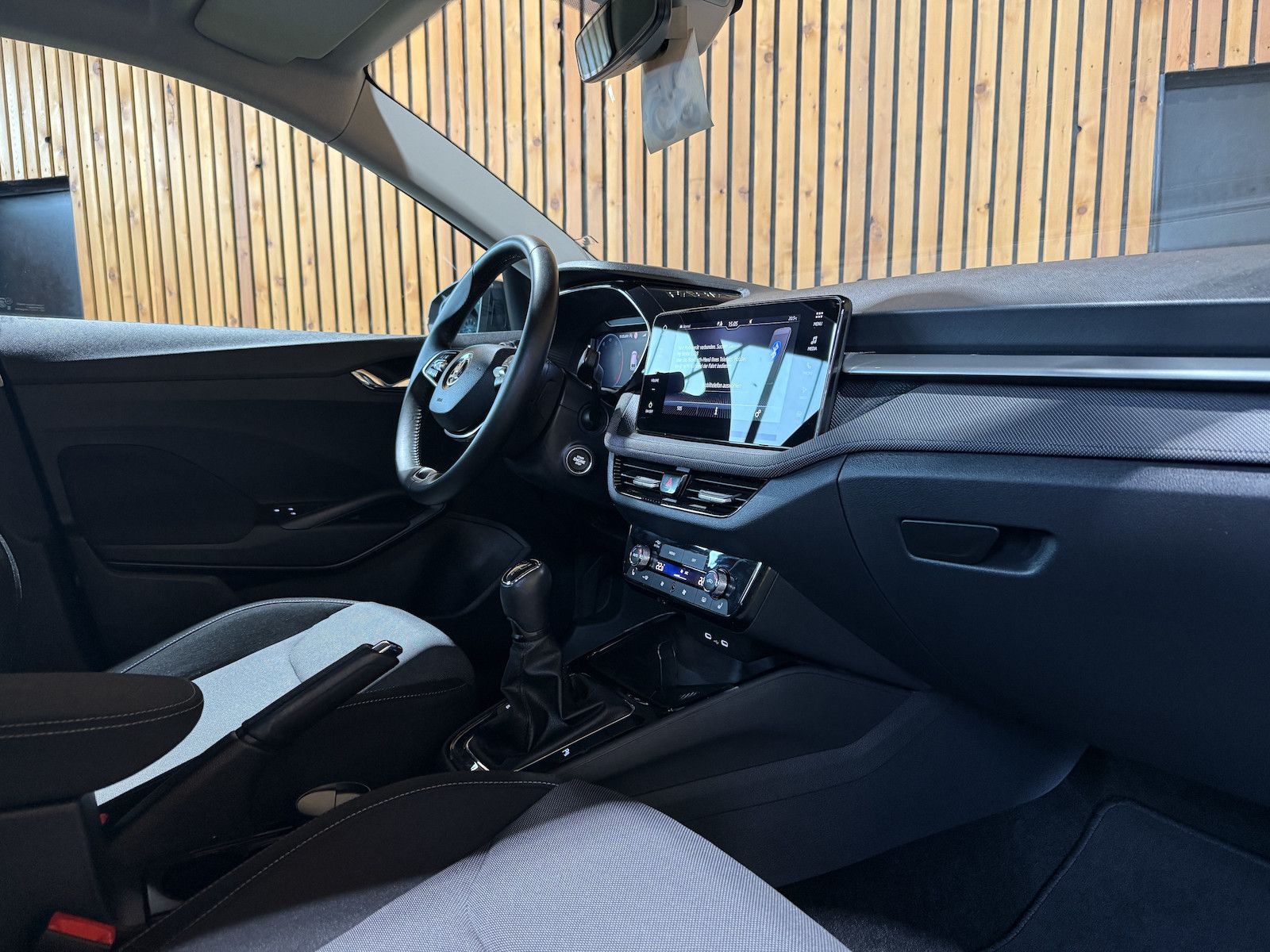 Fahrzeugabbildung SKODA Fabia 1,0 TSI Selection Navi*LED*Virtual*ACC*Kam