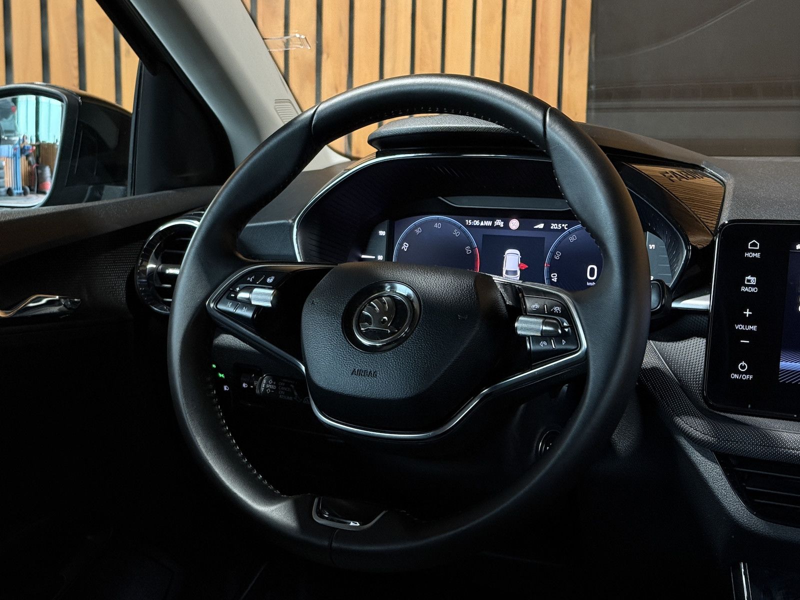 Fahrzeugabbildung SKODA Fabia 1,0 TSI Selection Navi*LED*Virtual*ACC*Kam