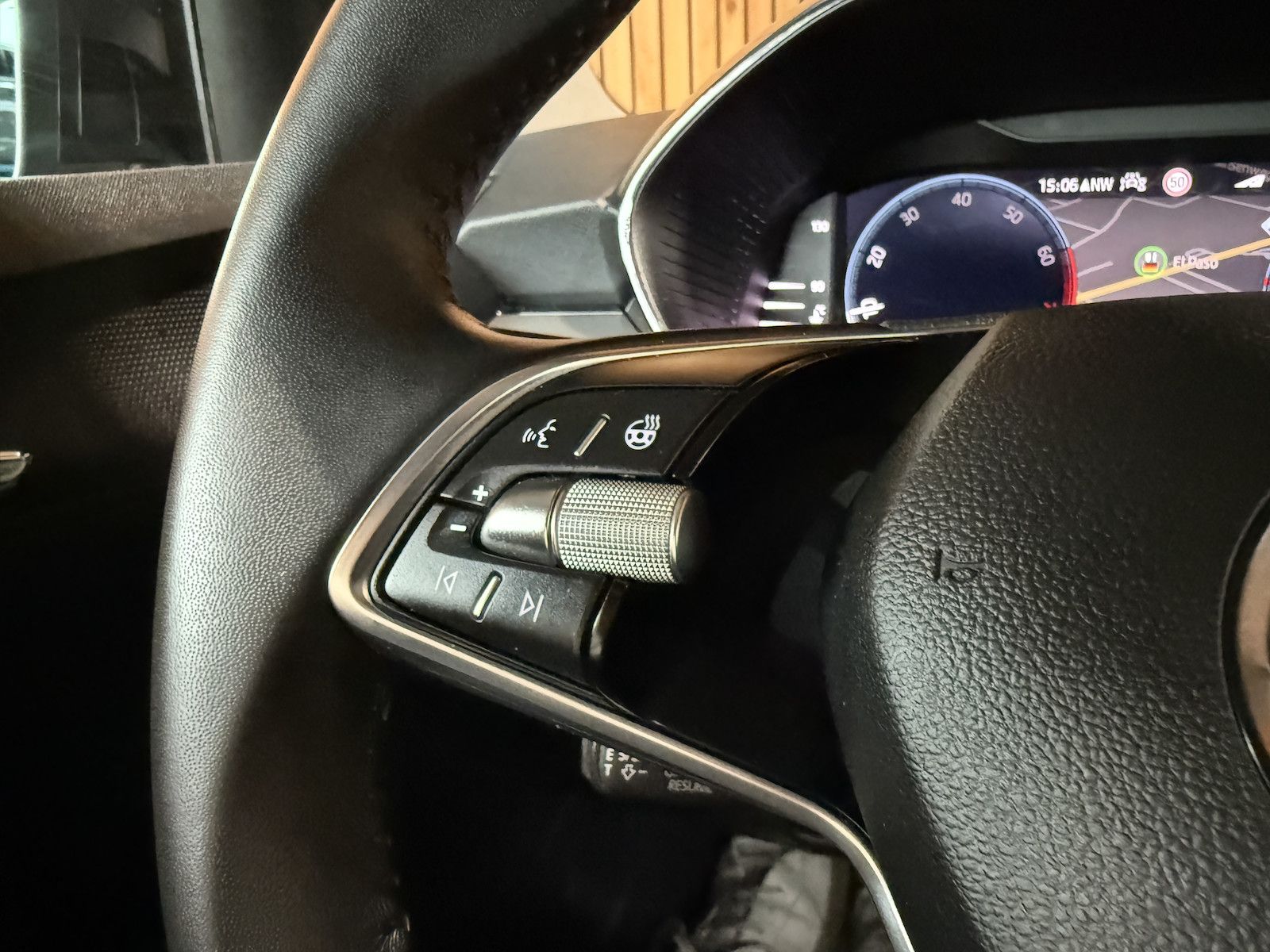 Fahrzeugabbildung SKODA Fabia 1,0 TSI Selection Navi*LED*Virtual*ACC*Kam