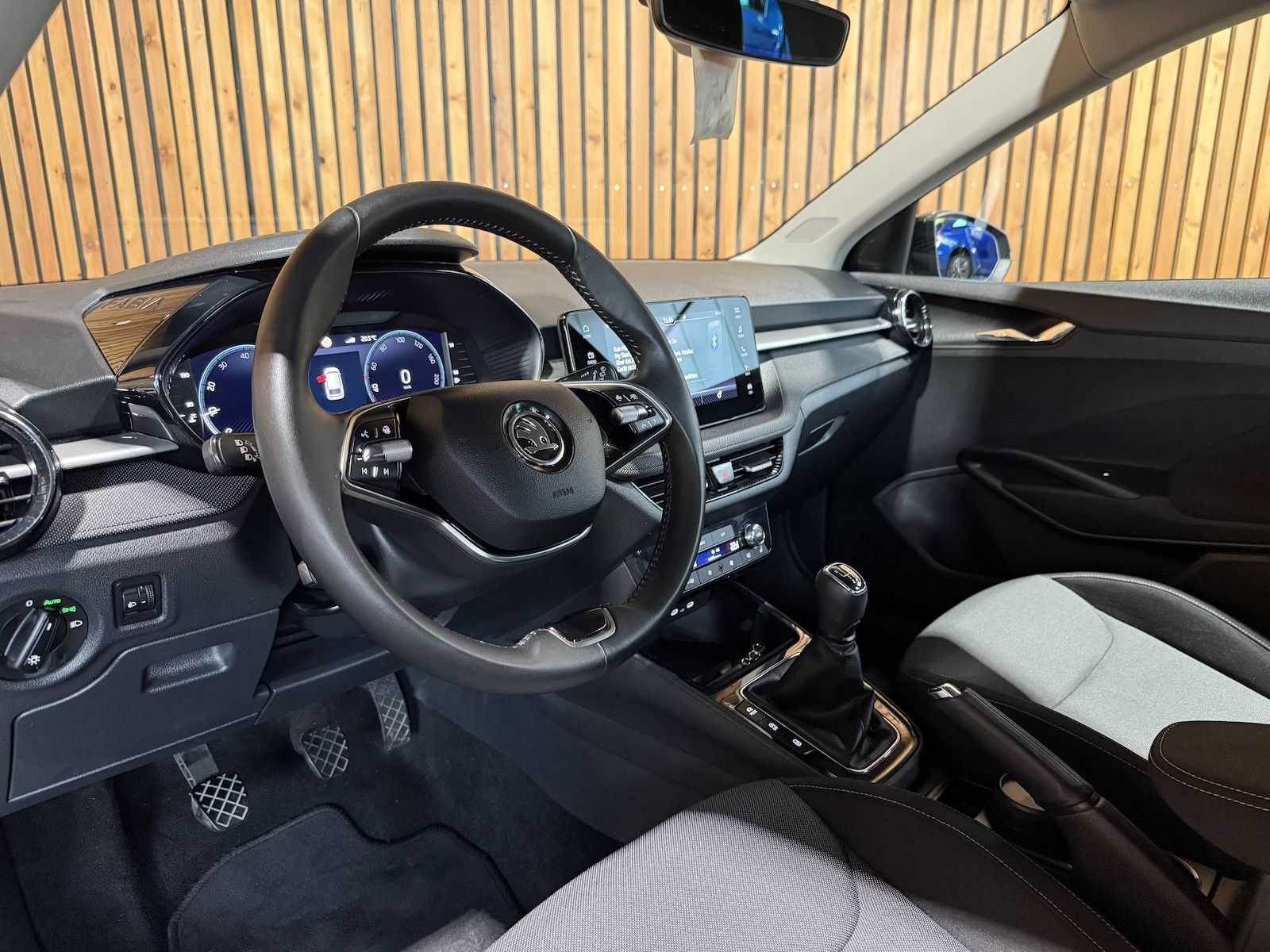 Fahrzeugabbildung SKODA Fabia 1,0 TSI Selection Navi*LED*Virtual*ACC*Kam