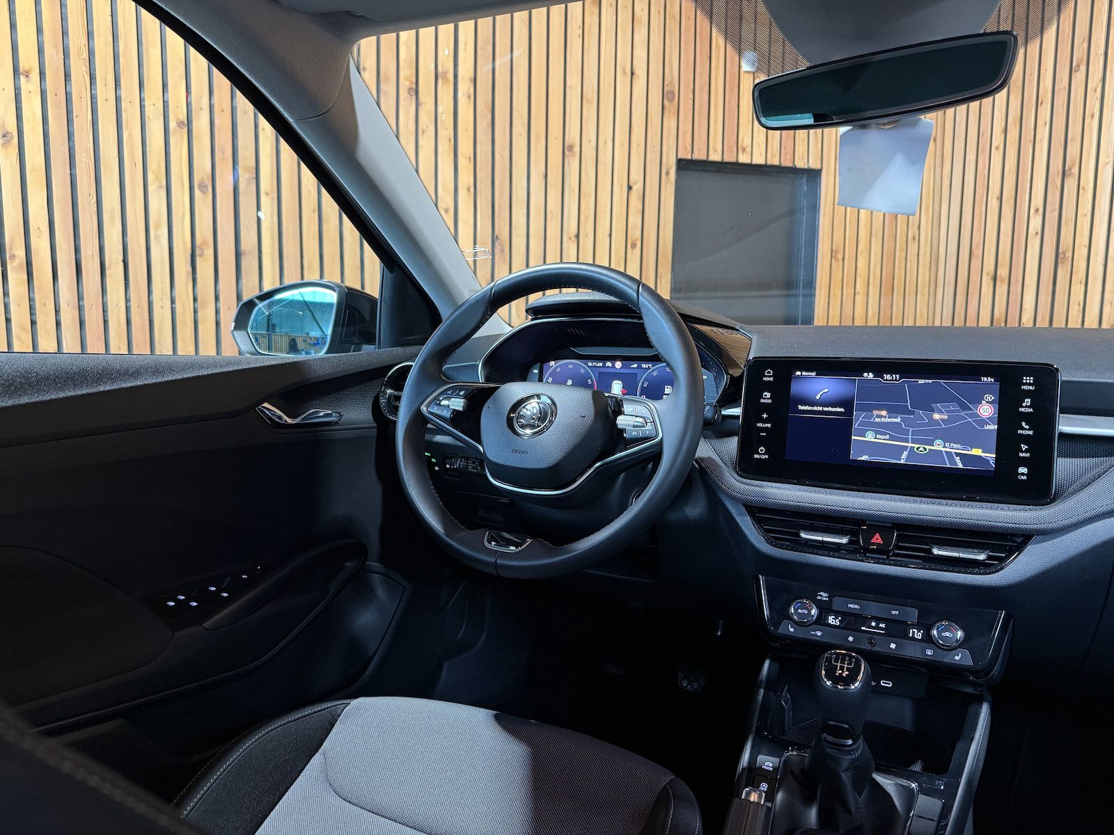 Fahrzeugabbildung SKODA Fabia 1,0 TSI Selection Navi*LED*Virtual*ACC*Kam
