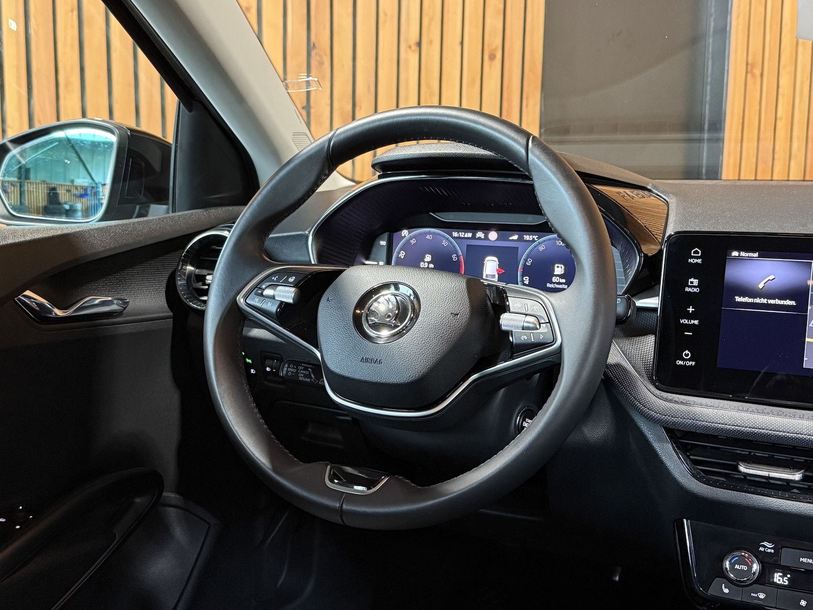 Fahrzeugabbildung SKODA Fabia 1,0 TSI Selection Navi*LED*Virtual*ACC*Kam