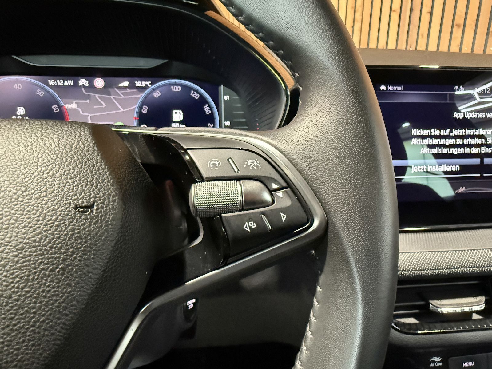 Fahrzeugabbildung SKODA Fabia 1,0 TSI Selection Navi*LED*Virtual*ACC*Kam