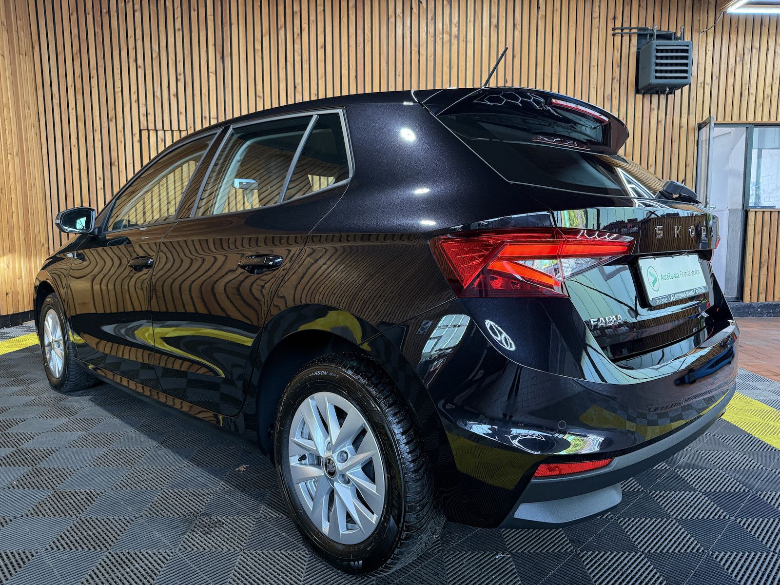Fahrzeugabbildung SKODA Fabia 1,0 TSI Selection Navi*LED*Virtual*ACC*Kam