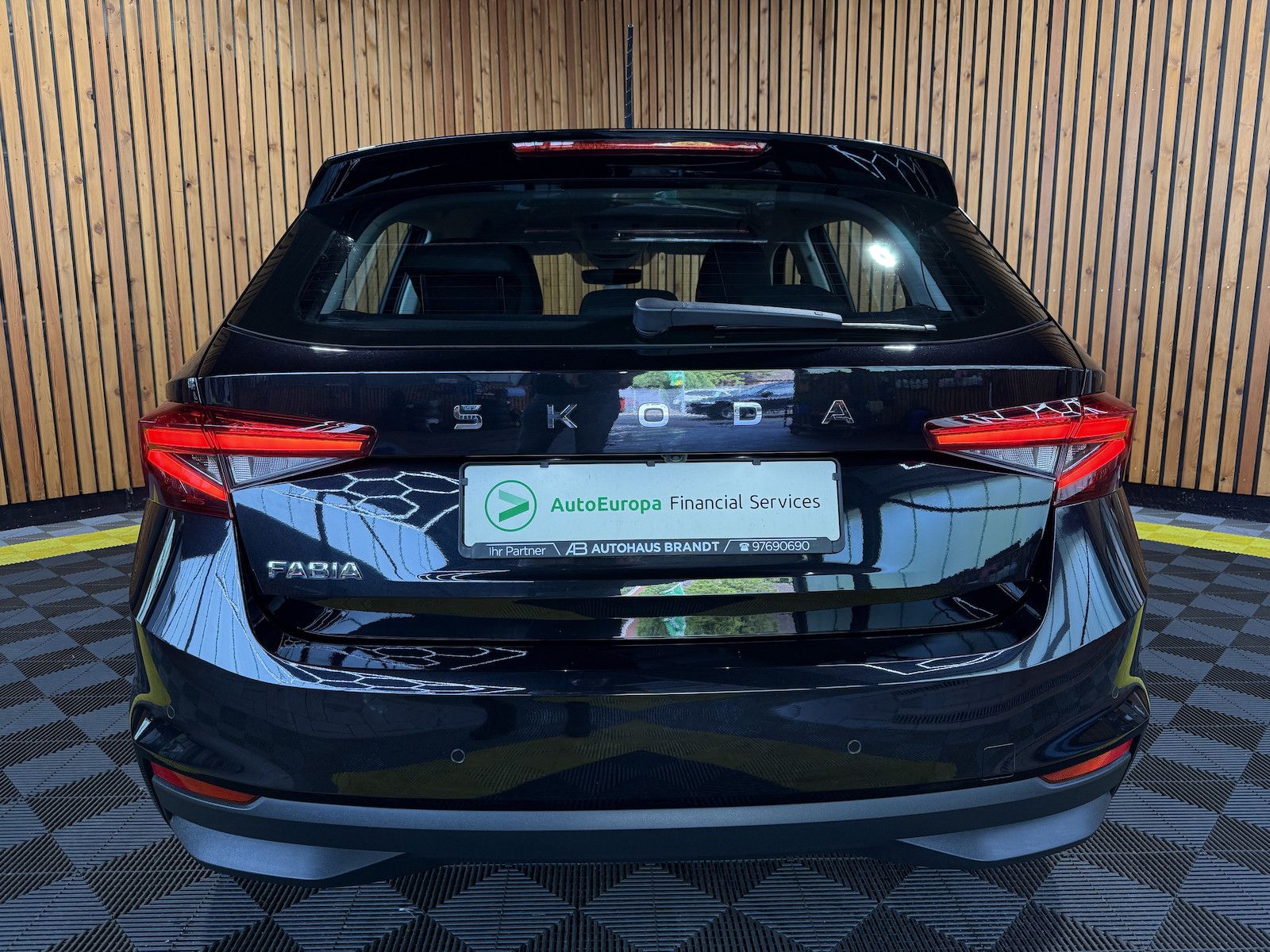 Fahrzeugabbildung SKODA Fabia 1,0 TSI Selection Navi*LED*Virtual*ACC*Kam