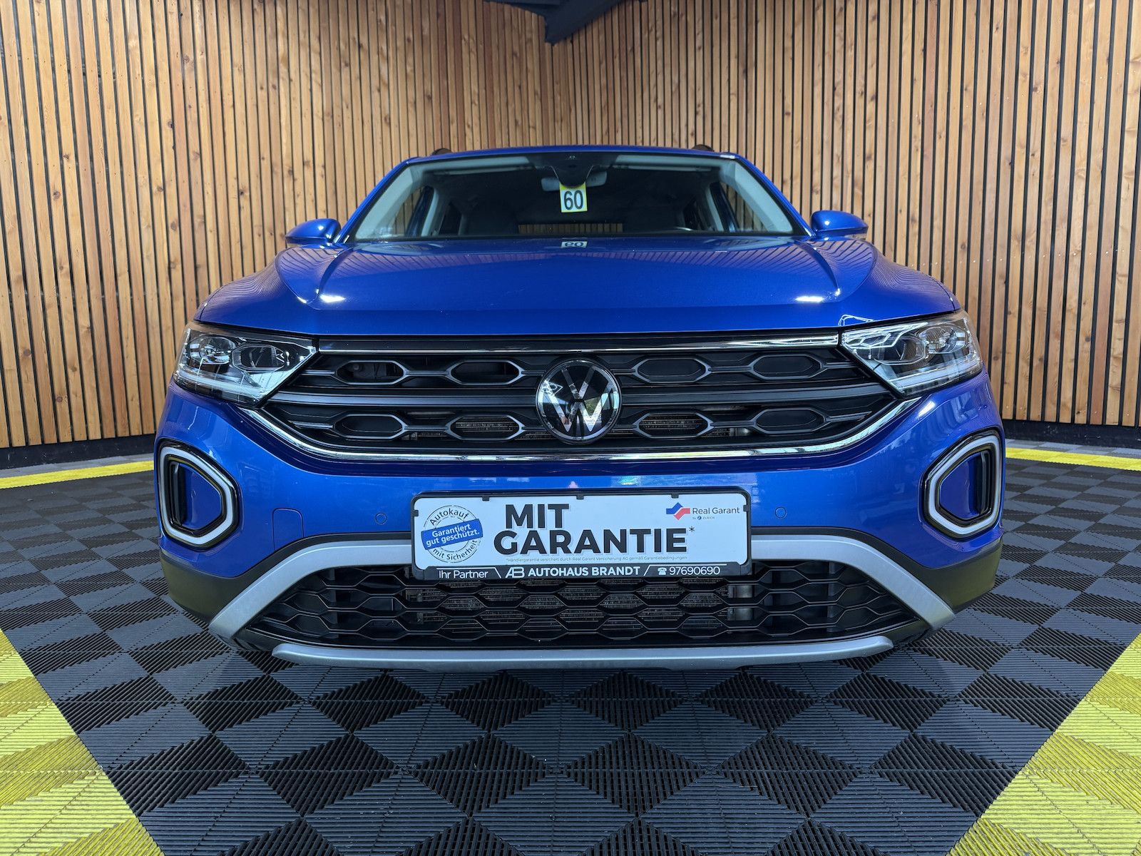 Fahrzeugabbildung Volkswagen T-Roc 1,5 TSI Life *Navi*LED*Virtual*ACC*App