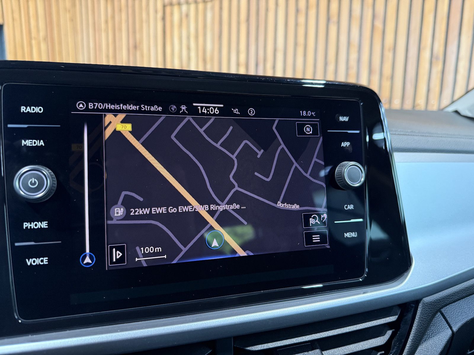 Fahrzeugabbildung Volkswagen T-Roc 1,5 TSI Life *Navi*LED*Virtual*ACC*App