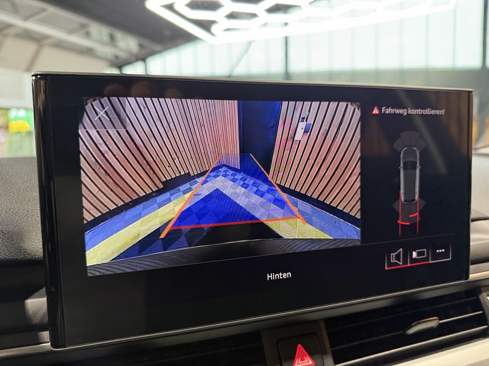 Fahrzeugabbildung Audi A4 Avant S Line TDI Aut. *Navi*Pano*Kam*Virtual*