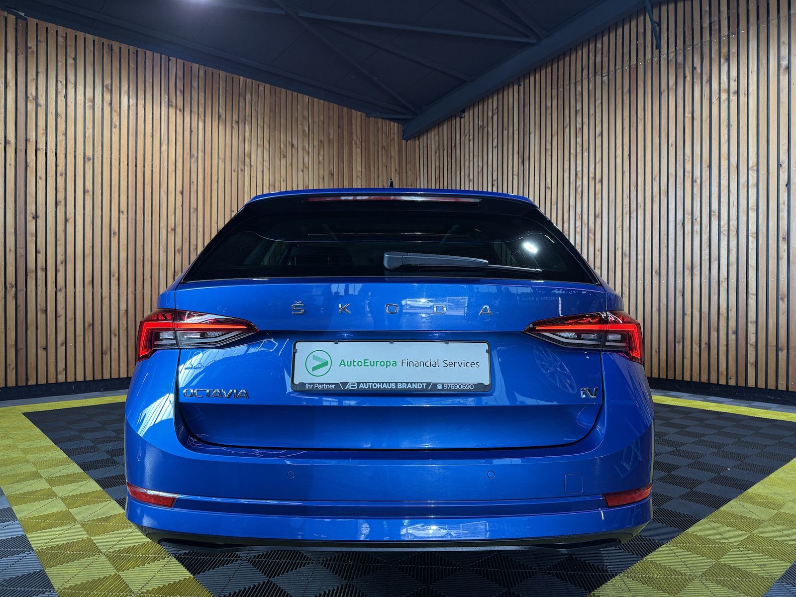 Fahrzeugabbildung SKODA Octavia Combi 1,4 iV DSG *Navi*LED*Virtual*Pano*