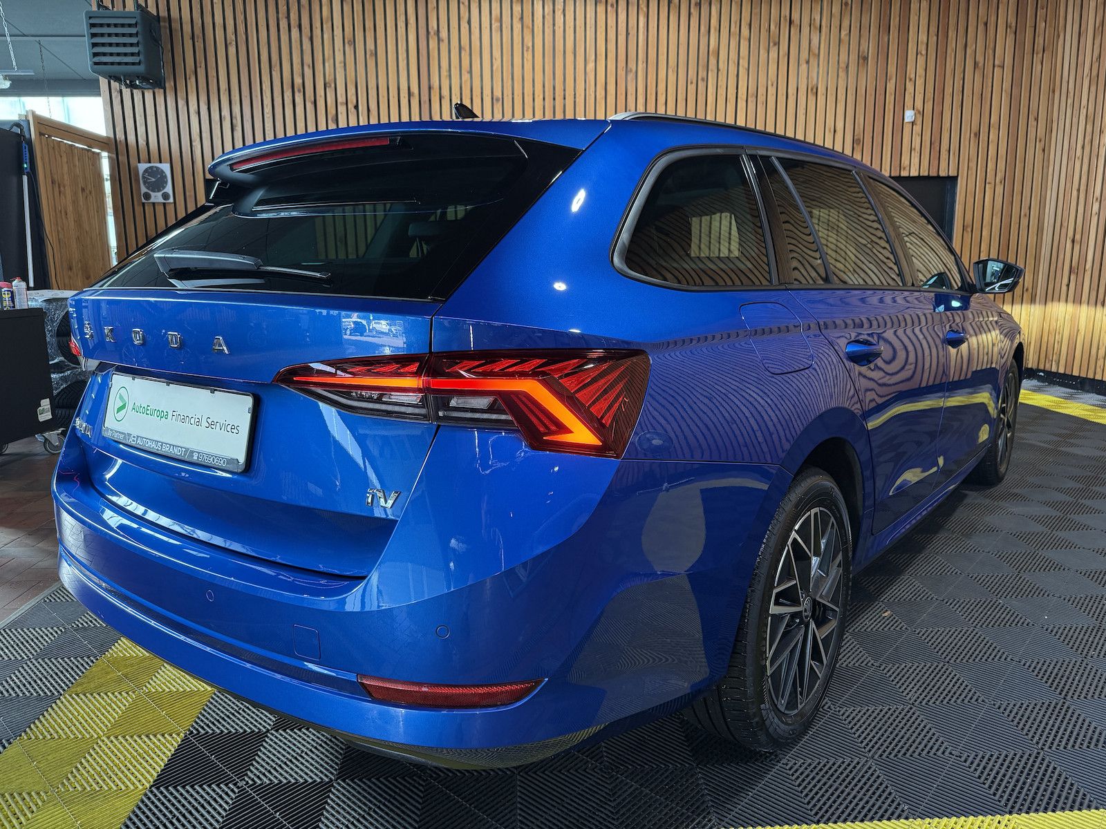 Fahrzeugabbildung SKODA Octavia Combi 1,4 iV DSG *Navi*LED*Virtual*Pano*