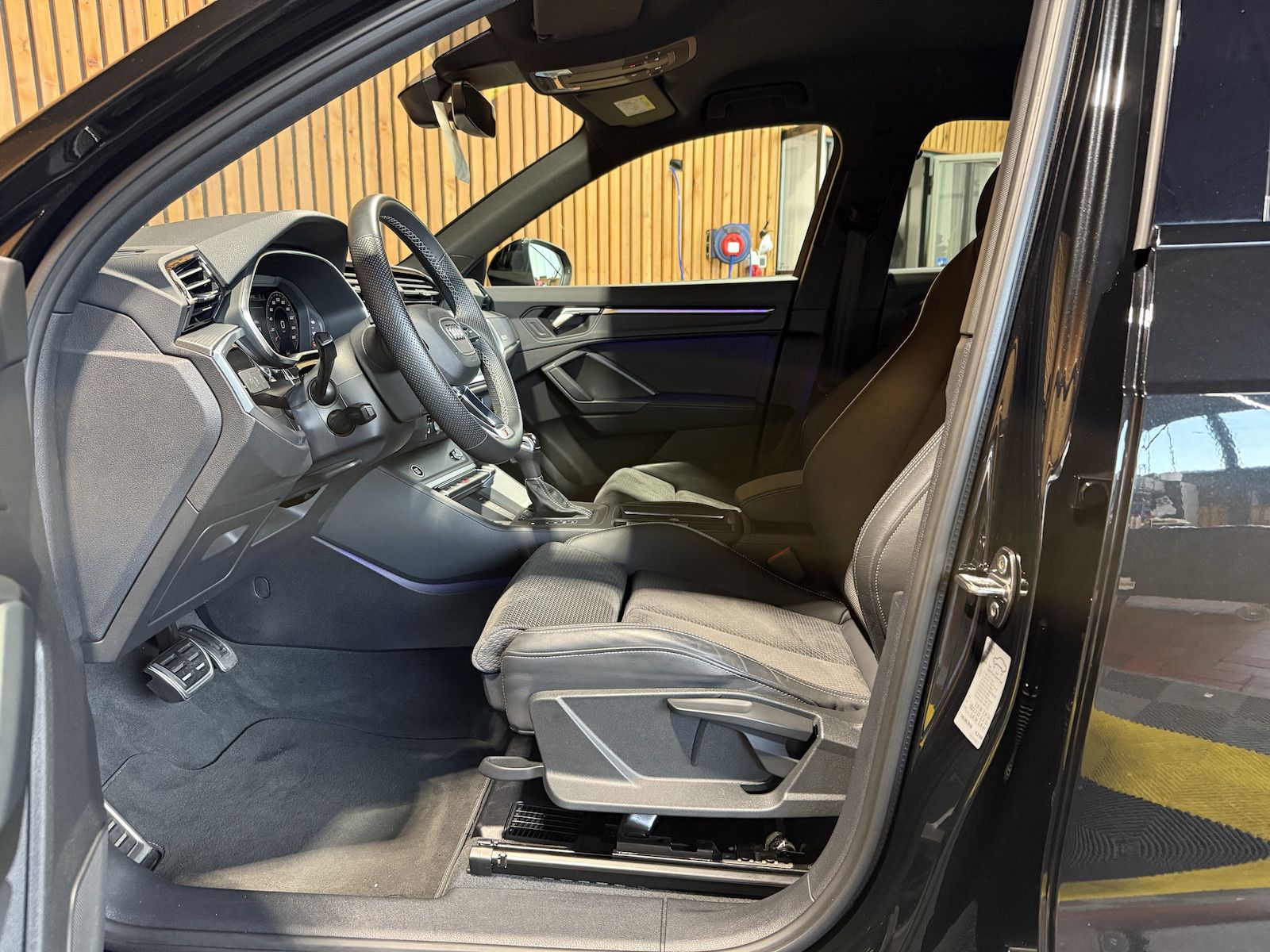 Fahrzeugabbildung Audi Q3 35 TFSI S Line Black Aut.*Navi*Sonos*Kam*AHK*