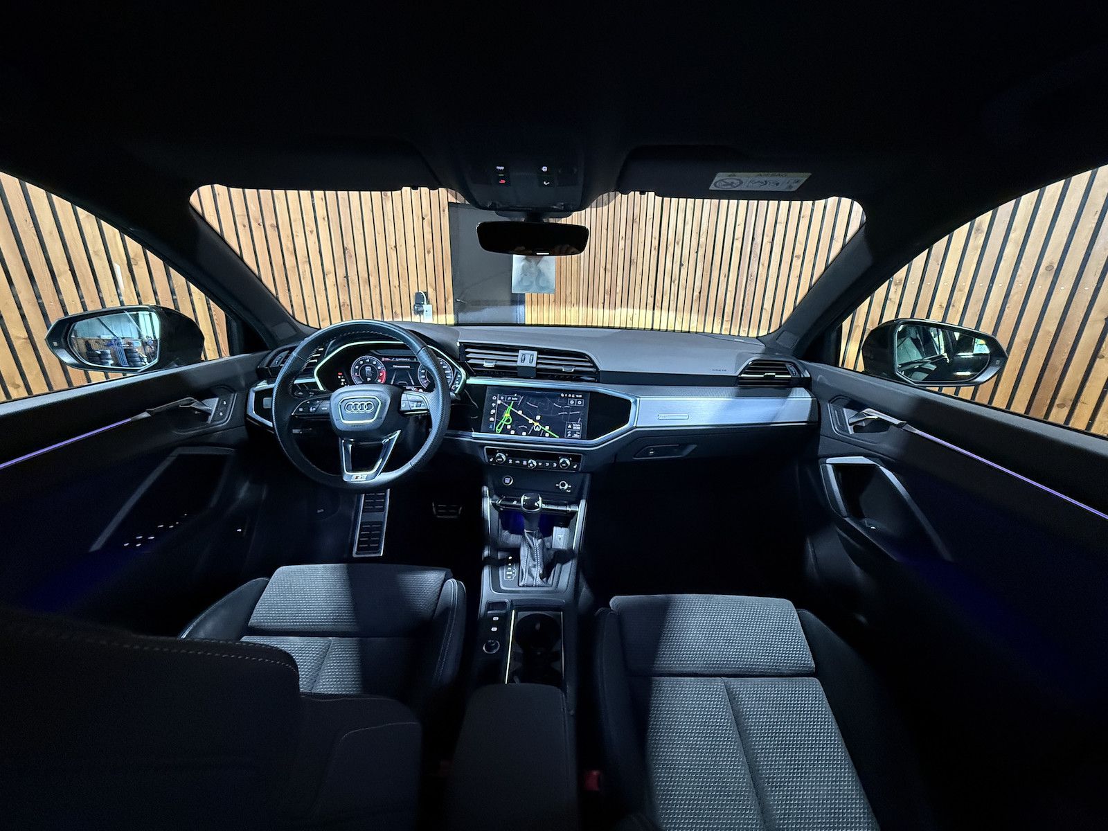Fahrzeugabbildung Audi Q3 35 TFSI S Line Black Aut.*Navi*Sonos*Kam*AHK*