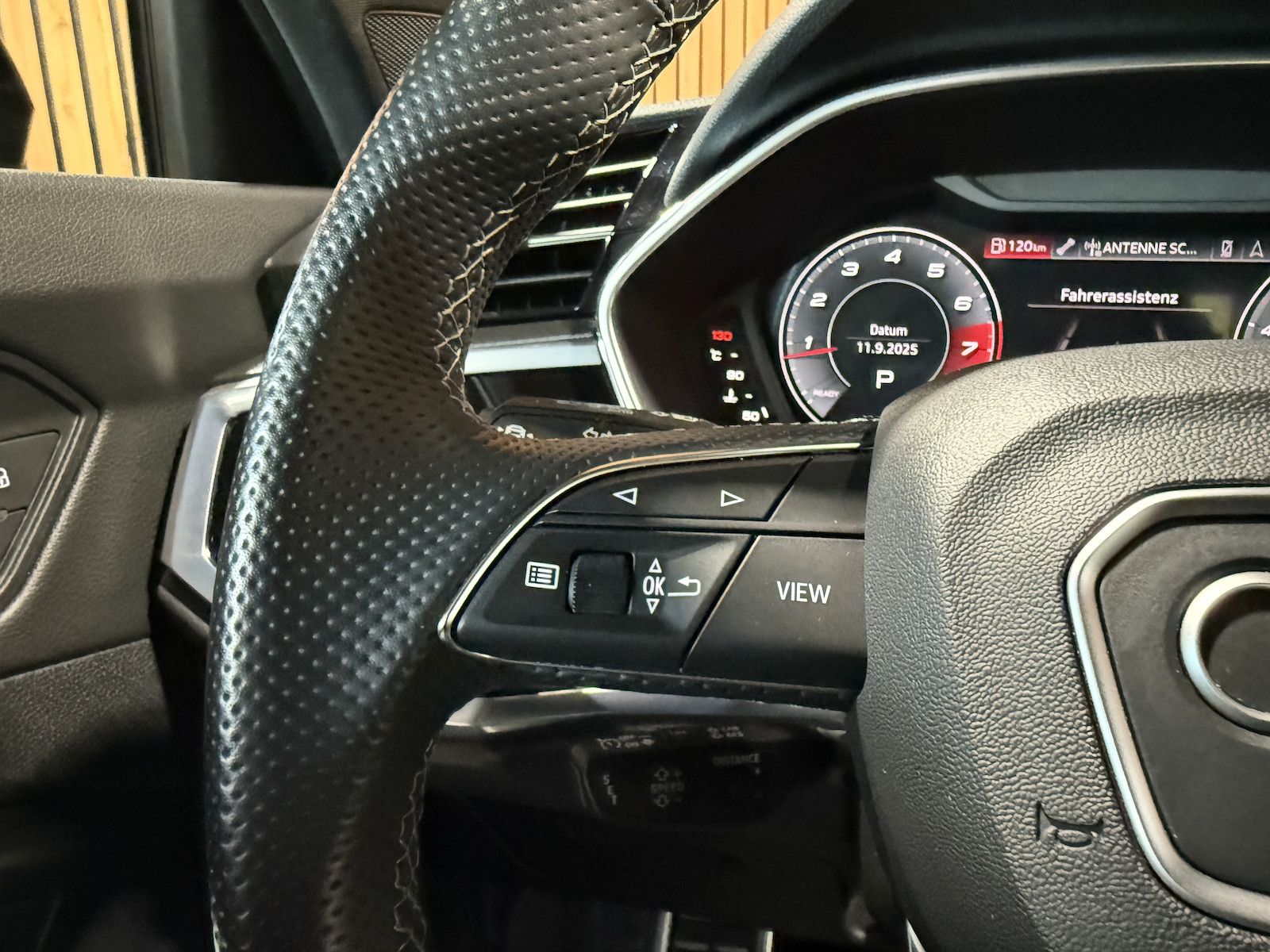 Fahrzeugabbildung Audi Q3 35 TFSI S Line Black Aut.*Navi*Sonos*Kam*AHK*
