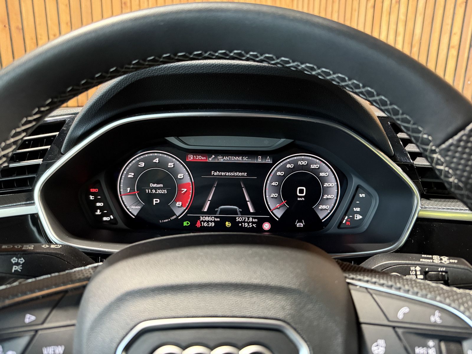 Fahrzeugabbildung Audi Q3 35 TFSI S Line Black Aut.*Navi*Sonos*Kam*AHK*