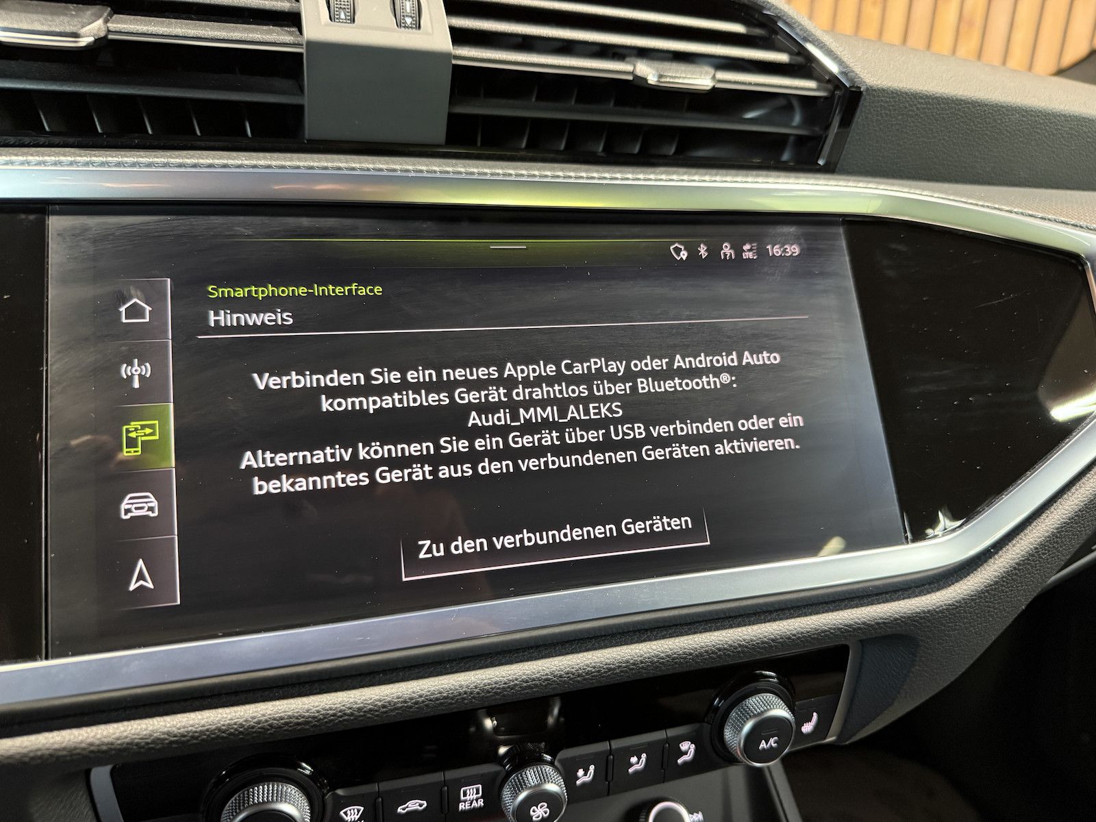 Fahrzeugabbildung Audi Q3 35 TFSI S Line Black Aut.*Navi*Sonos*Kam*AHK*