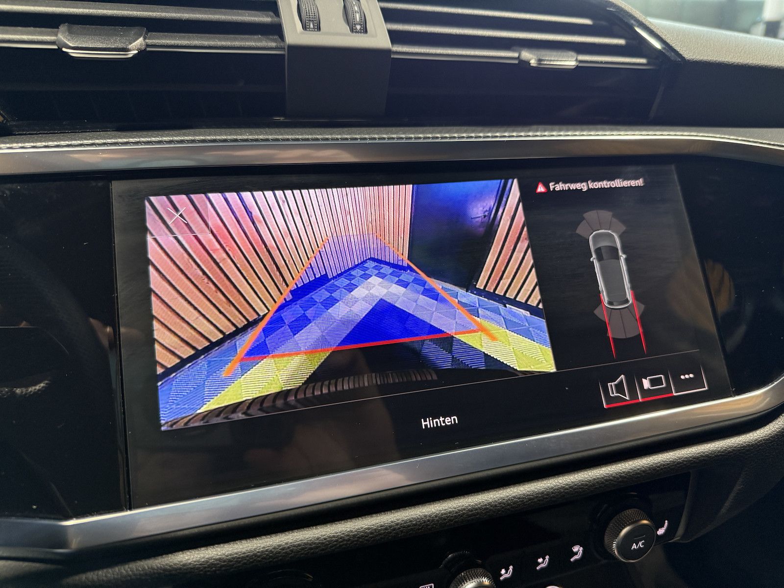 Fahrzeugabbildung Audi Q3 35 TFSI S Line Black Aut.*Navi*Sonos*Kam*AHK*