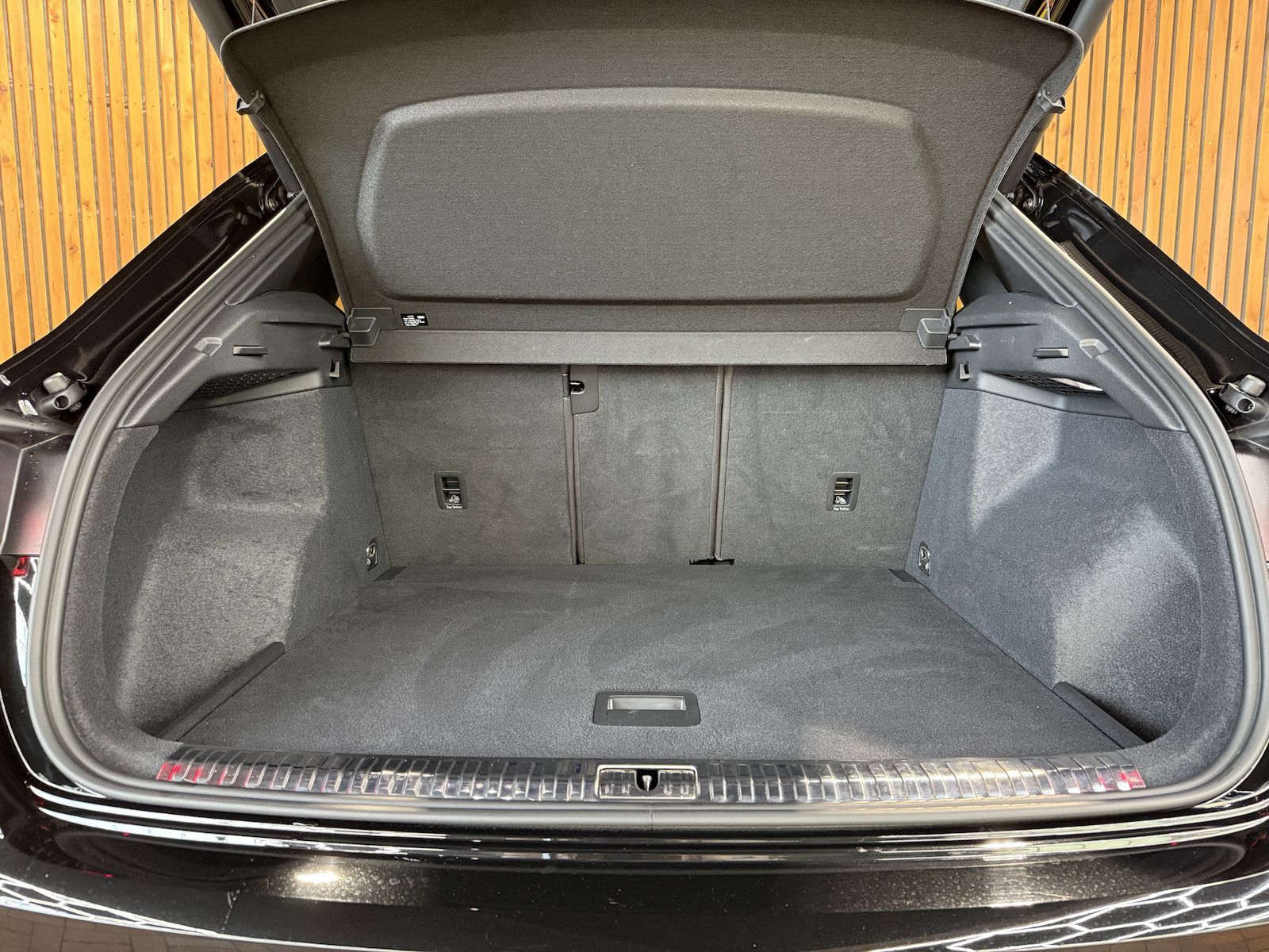 Fahrzeugabbildung Audi Q3 35 TFSI S Line Black Aut.*Navi*Sonos*Kam*AHK*
