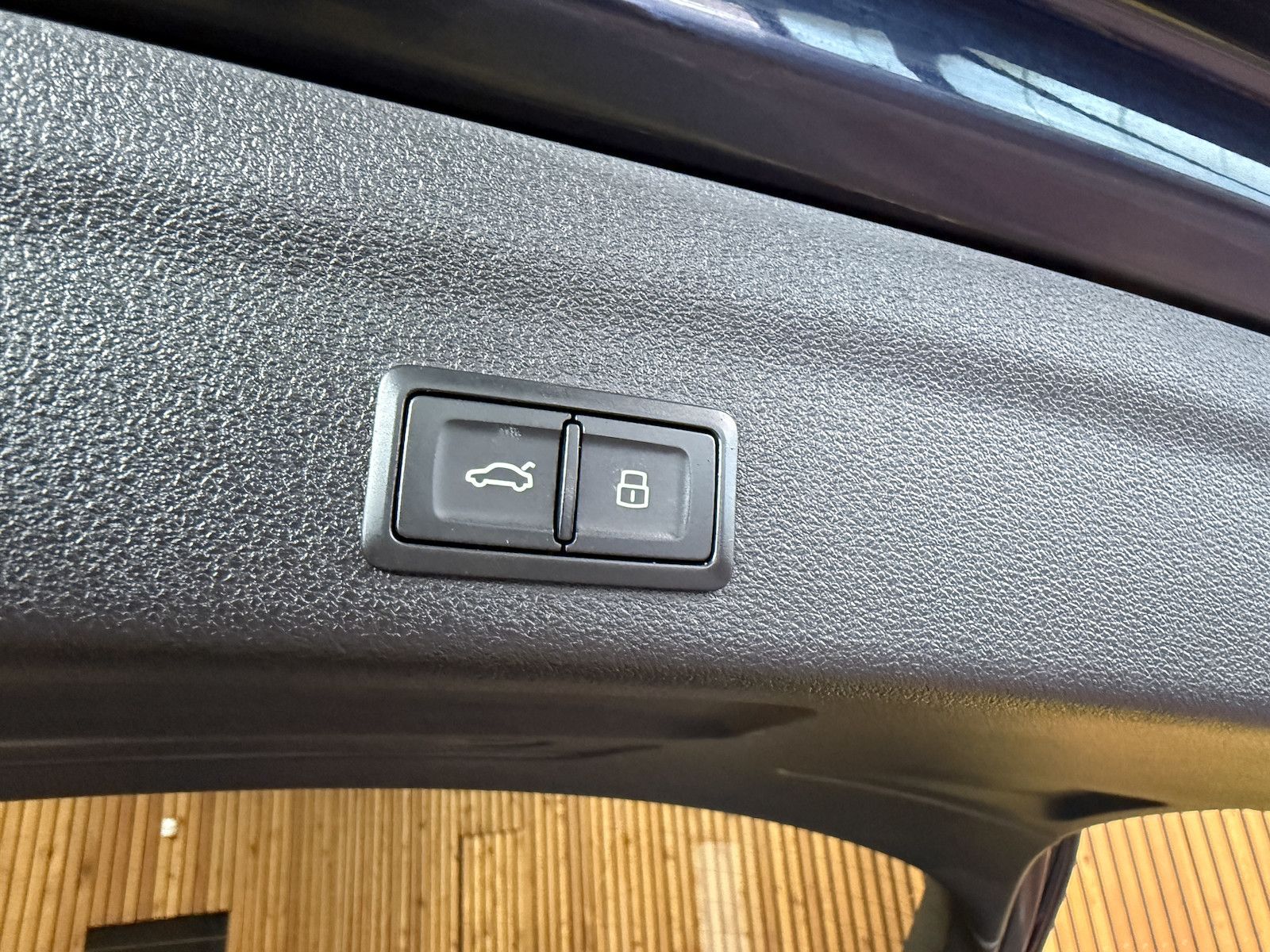 Fahrzeugabbildung Audi A6 Avant 2,0 TDI qu. *Navi*Matrix*AHK*Head*360°*