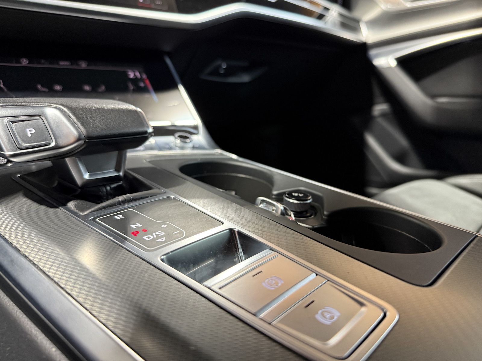 Fahrzeugabbildung Audi A6 Avant 2,0 TDI qu. *Navi*Matrix*AHK*Head*360°*