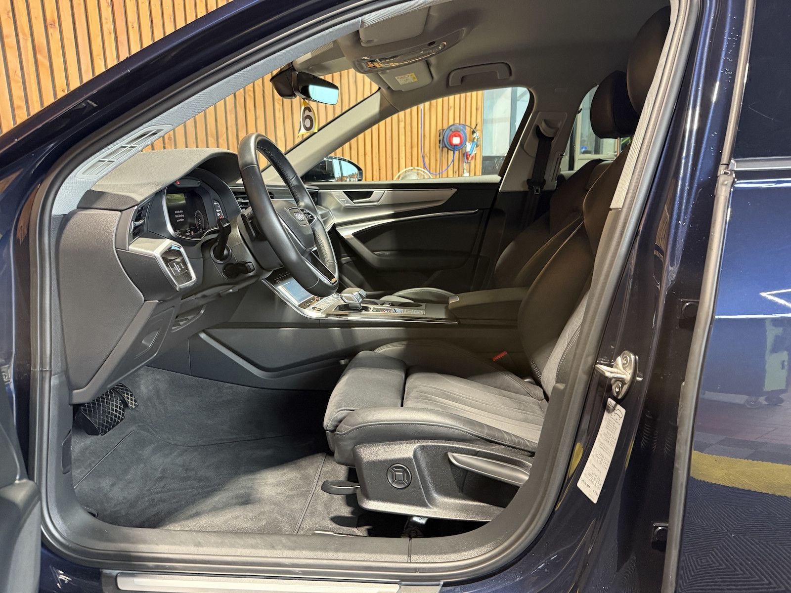 Fahrzeugabbildung Audi A6 Avant 2,0 TDI qu. *Navi*Matrix*AHK*Head*360°*