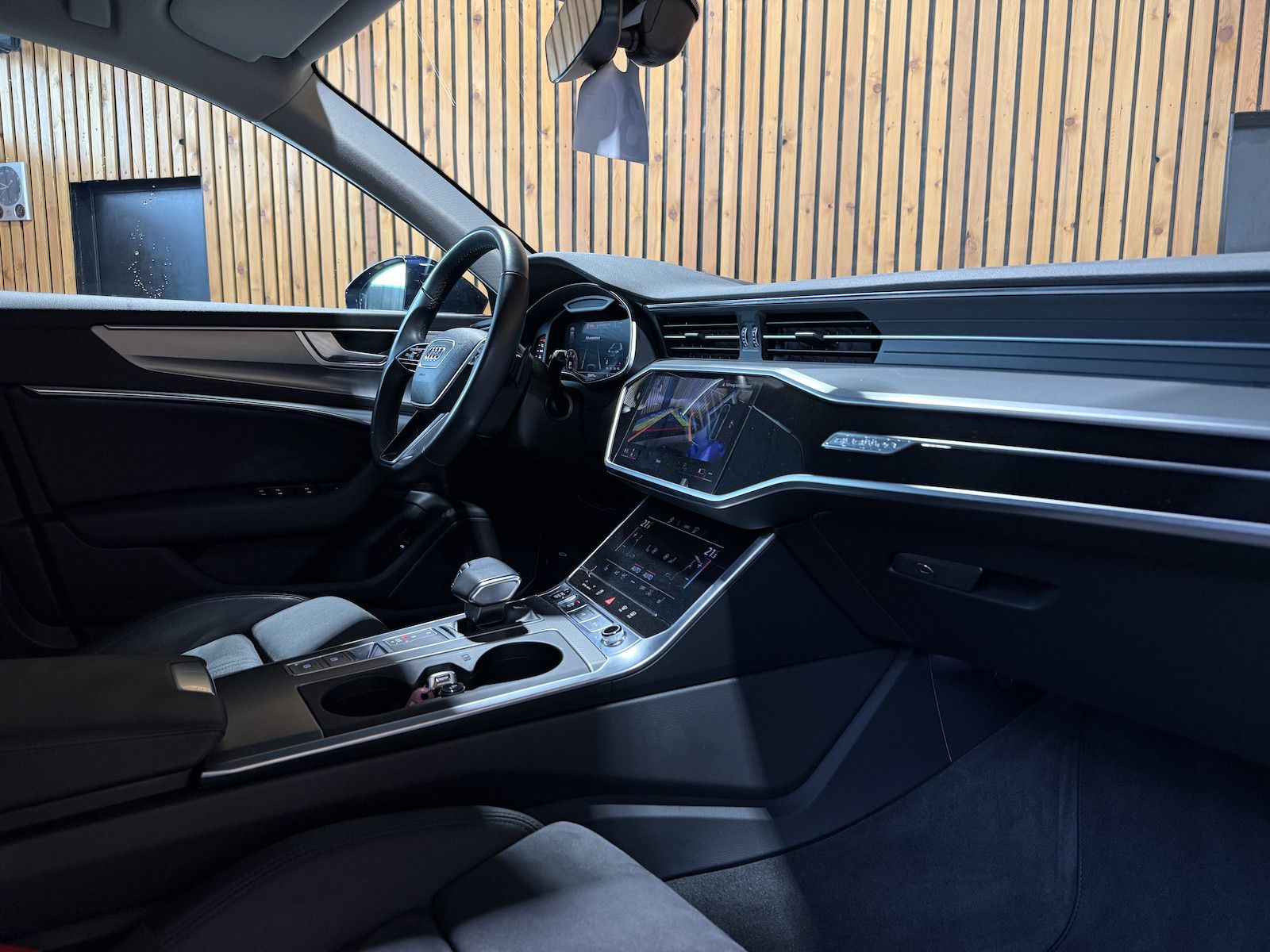 Fahrzeugabbildung Audi A6 Avant 2,0 TDI qu. *Navi*Matrix*AHK*Head*360°*