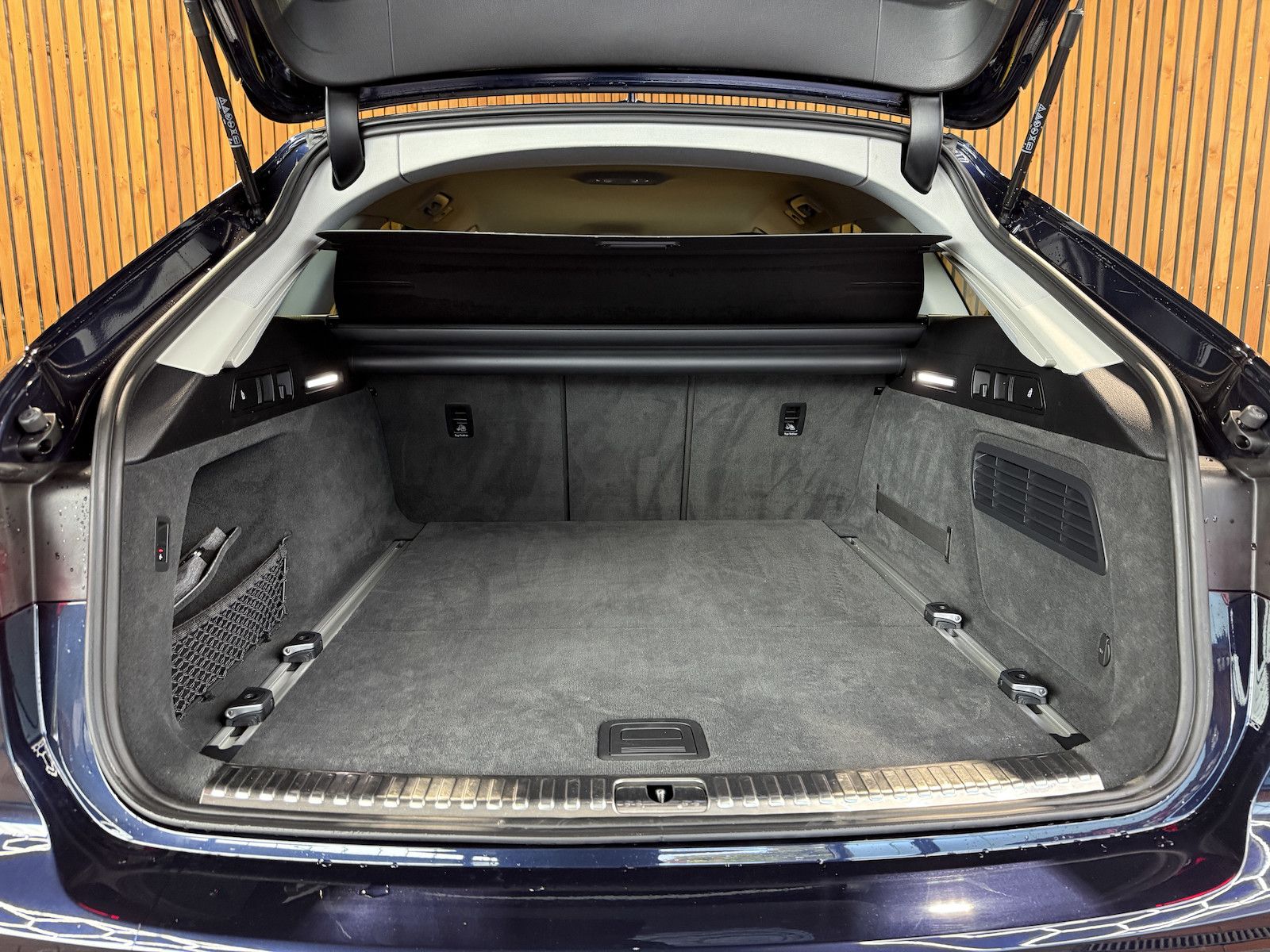 Fahrzeugabbildung Audi A6 Avant 2,0 TDI qu. *Navi*Matrix*AHK*Head*360°*