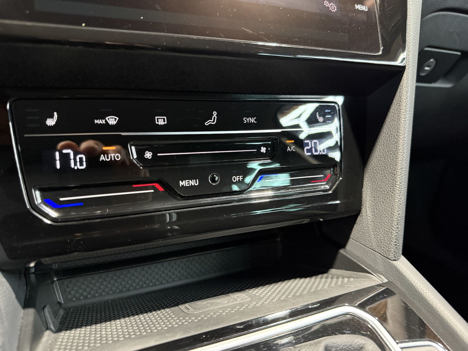 Fahrzeugabbildung Volkswagen Passat Alltrack 2,0 TDI 4M DSG *Navi*Kam*LED*AHK