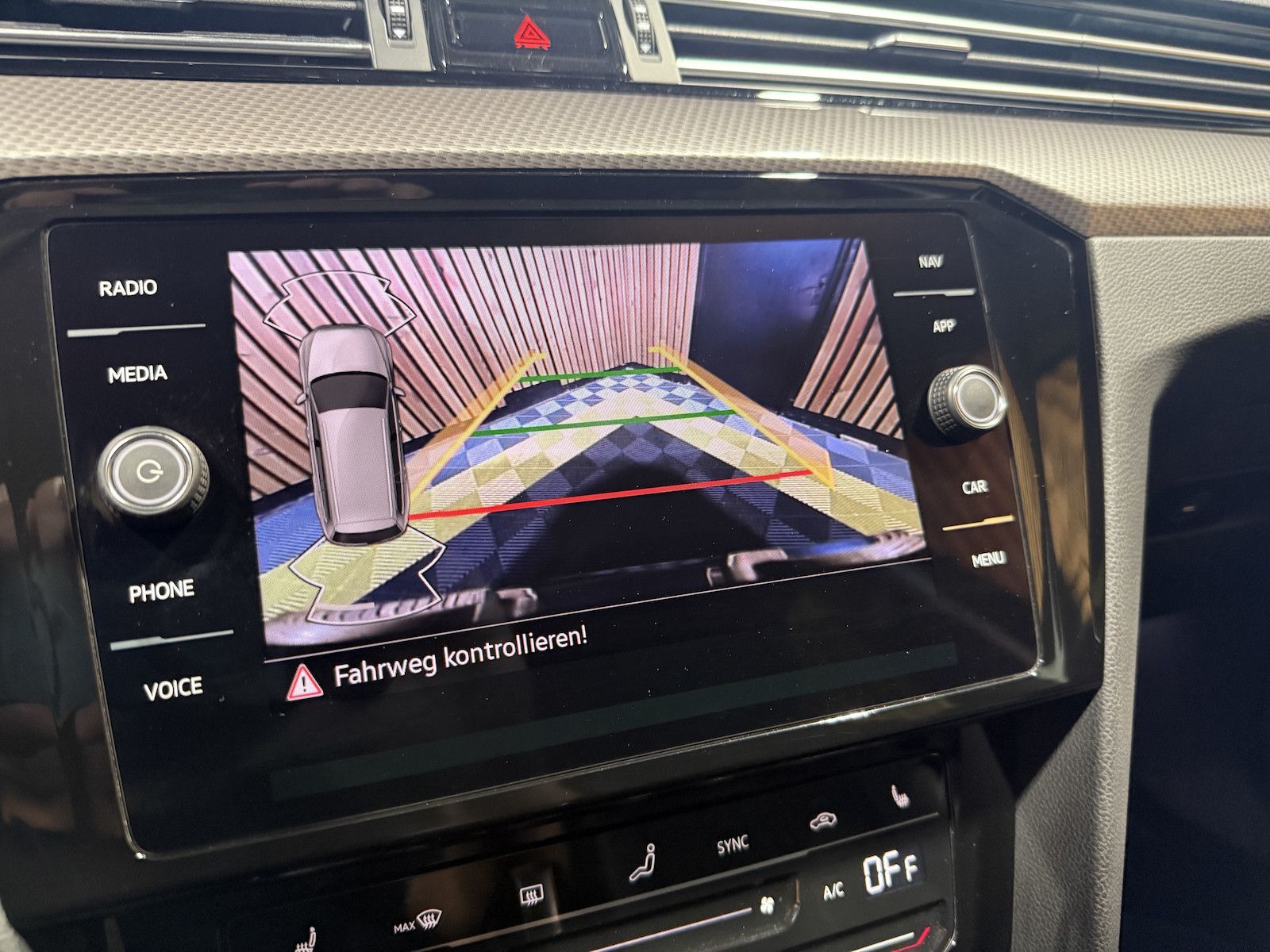 Fahrzeugabbildung Volkswagen Passat Alltrack 2,0 TDI 4M DSG *Navi*Kam*LED*AHK