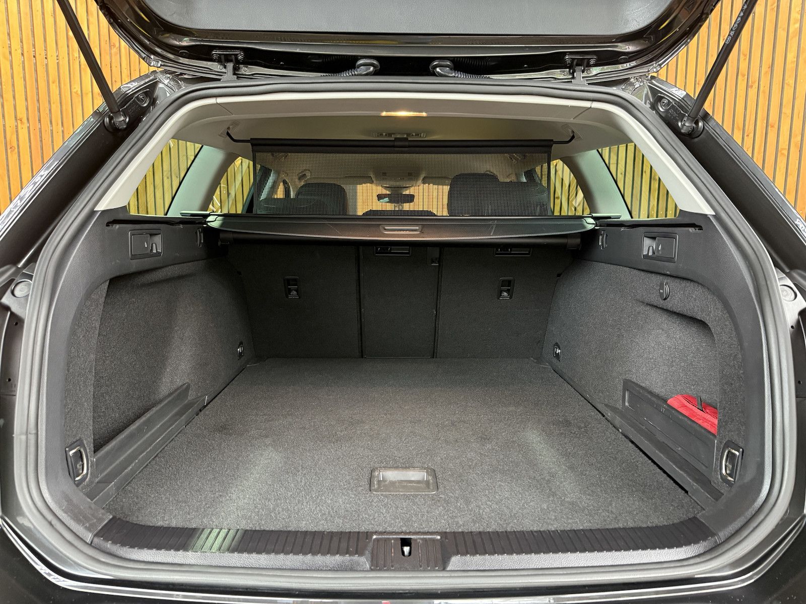 Fahrzeugabbildung Volkswagen Passat Alltrack 2,0 TDI 4M DSG *Navi*Kam*LED*AHK