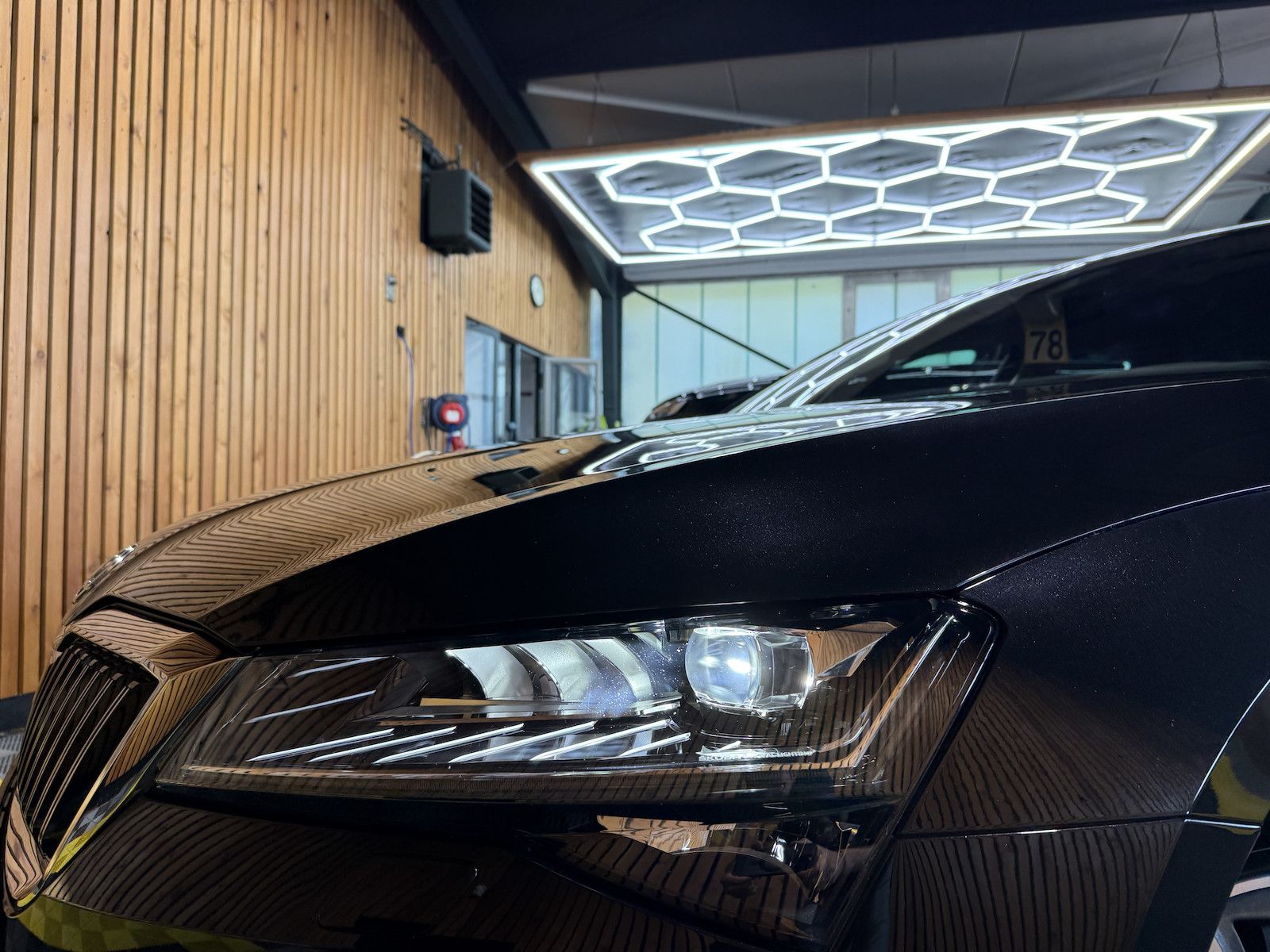 Fahrzeugabbildung SKODA Superb Combi 1,5 TSI DSG Navi*Matrix*AHK*Virtual