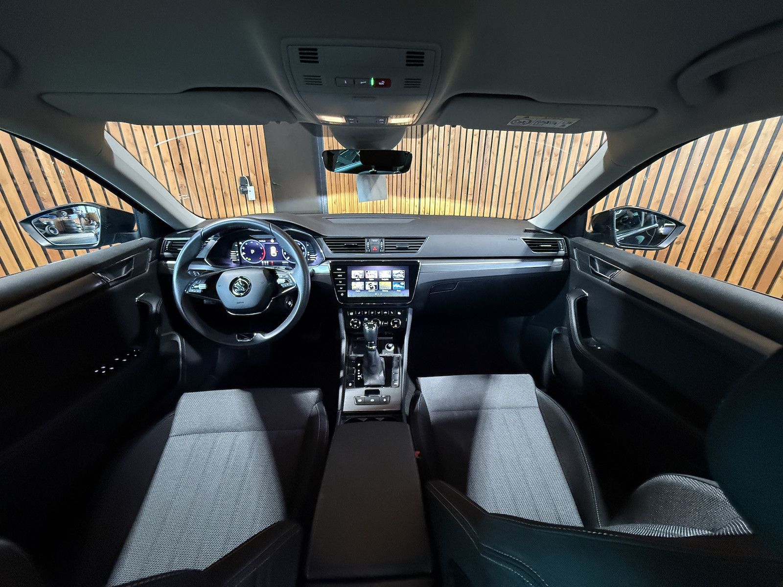 Fahrzeugabbildung SKODA Superb Combi 1,5 TSI DSG Navi*Matrix*AHK*Virtual