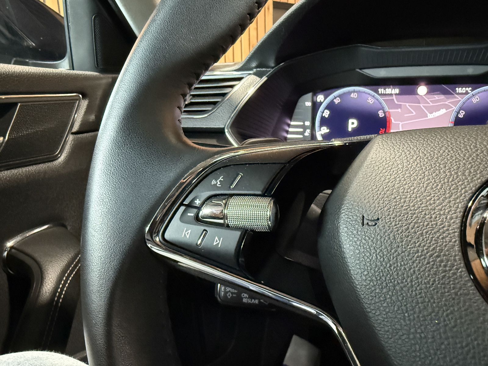 Fahrzeugabbildung SKODA Superb Combi 1,5 TSI DSG Navi*Matrix*AHK*Virtual