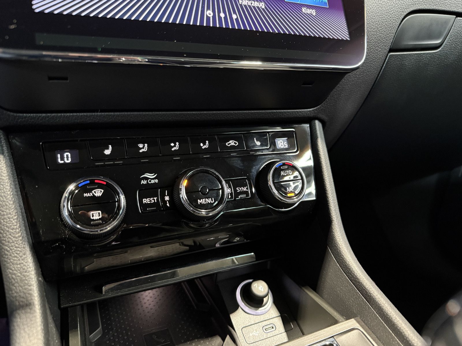 Fahrzeugabbildung SKODA Superb Combi 1,5 TSI DSG Navi*Matrix*AHK*Virtual