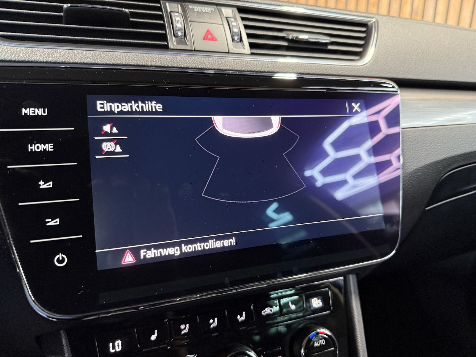Fahrzeugabbildung SKODA Superb Combi 1,5 TSI DSG Navi*Matrix*AHK*Virtual