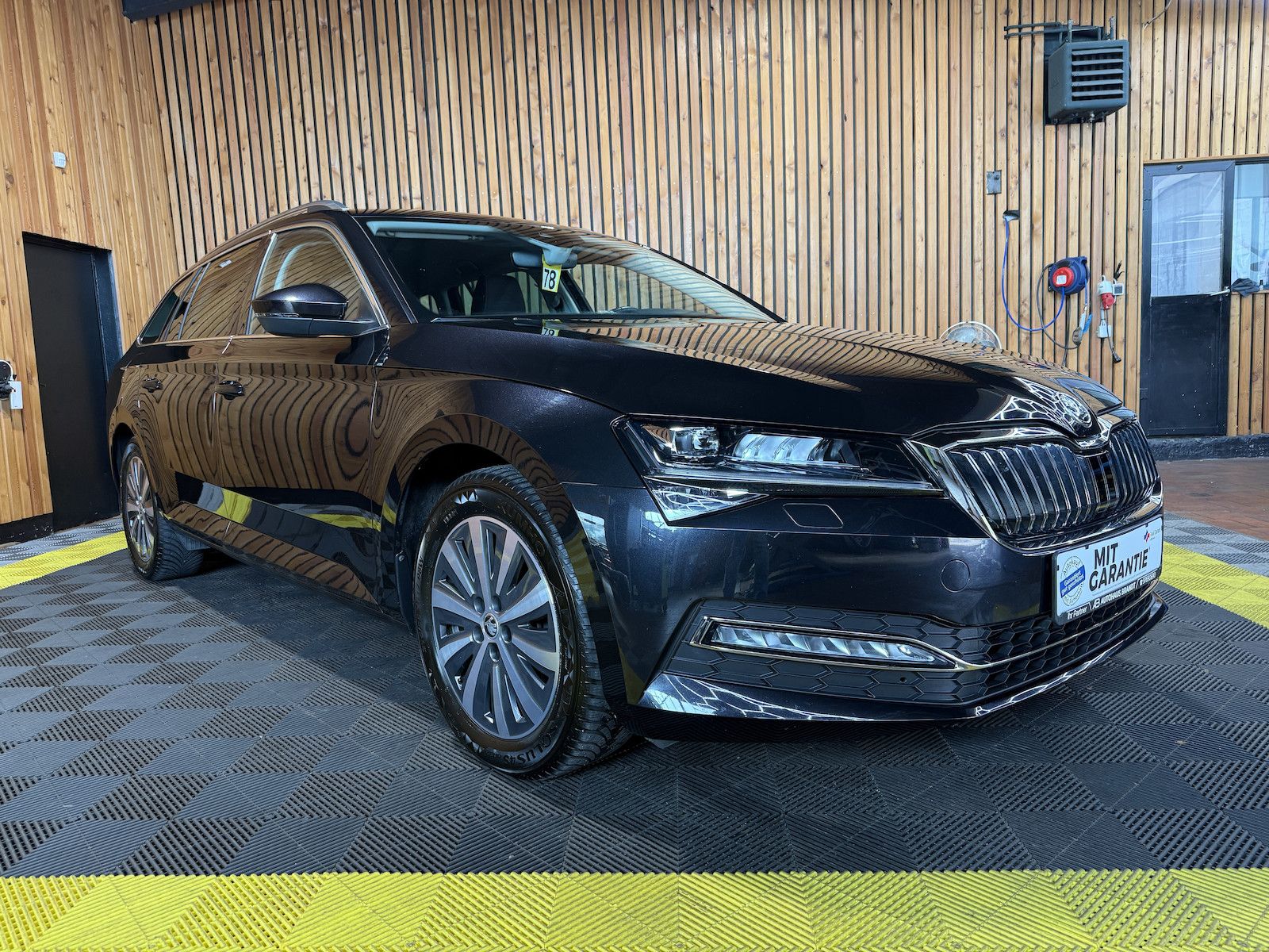 Fahrzeugabbildung SKODA Superb Combi 1,5 TSI DSG Navi*Matrix*AHK*Virtual