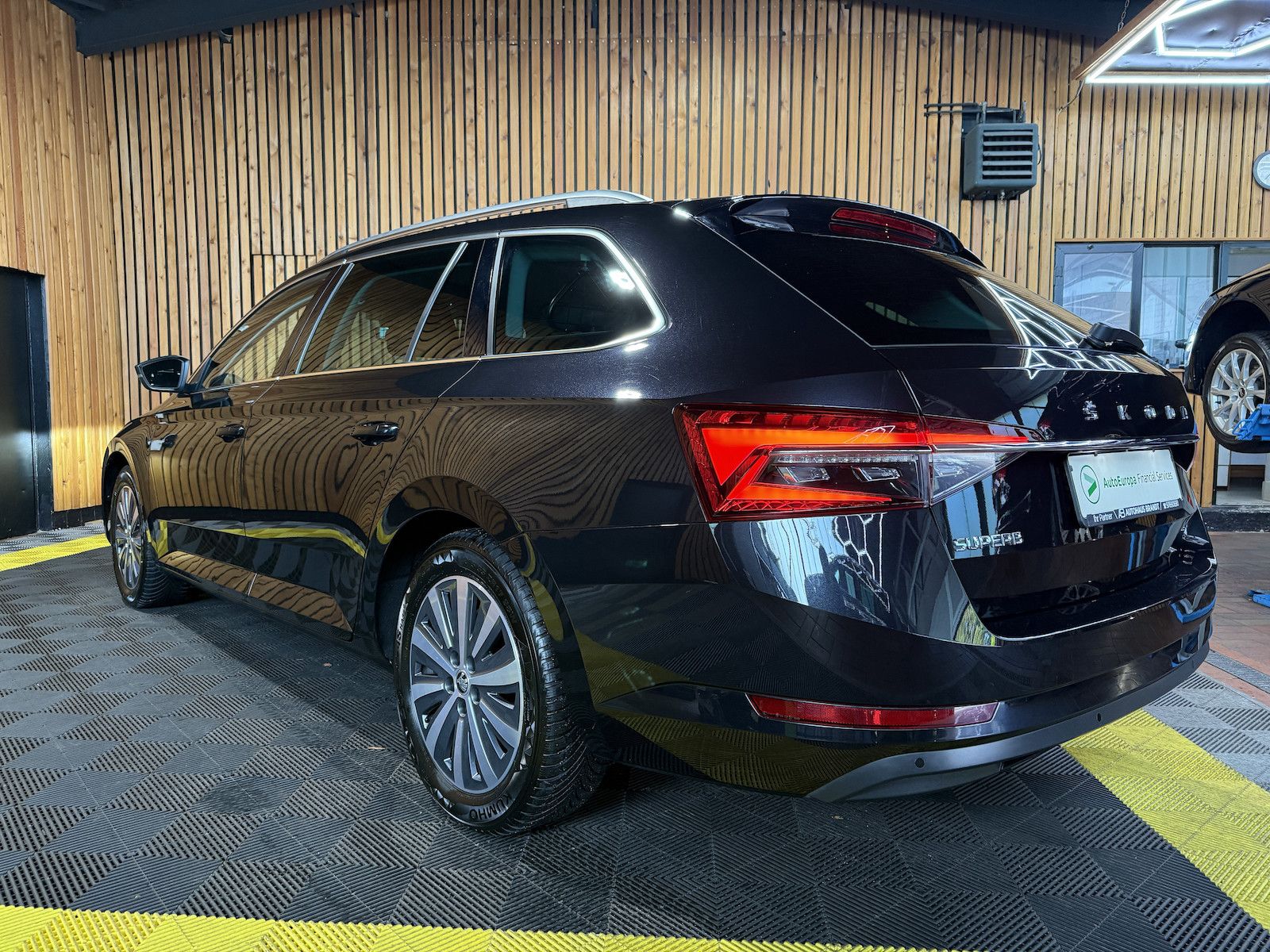 Fahrzeugabbildung SKODA Superb Combi 1,5 TSI DSG Navi*Matrix*AHK*Virtual