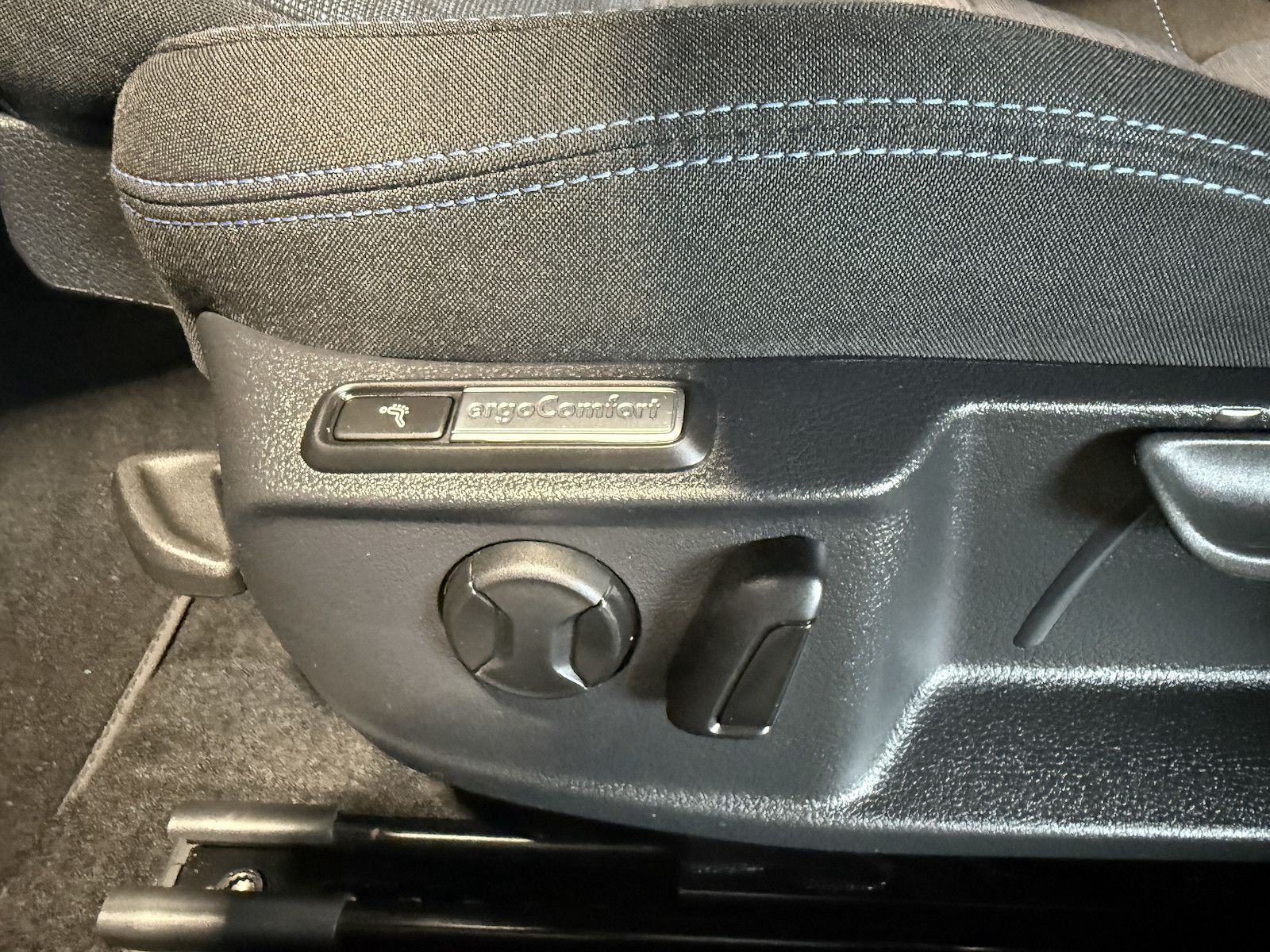 Fahrzeugabbildung Volkswagen Passat Variant GTE DSG *Navi*Kam*AHK*Virtual*ACC