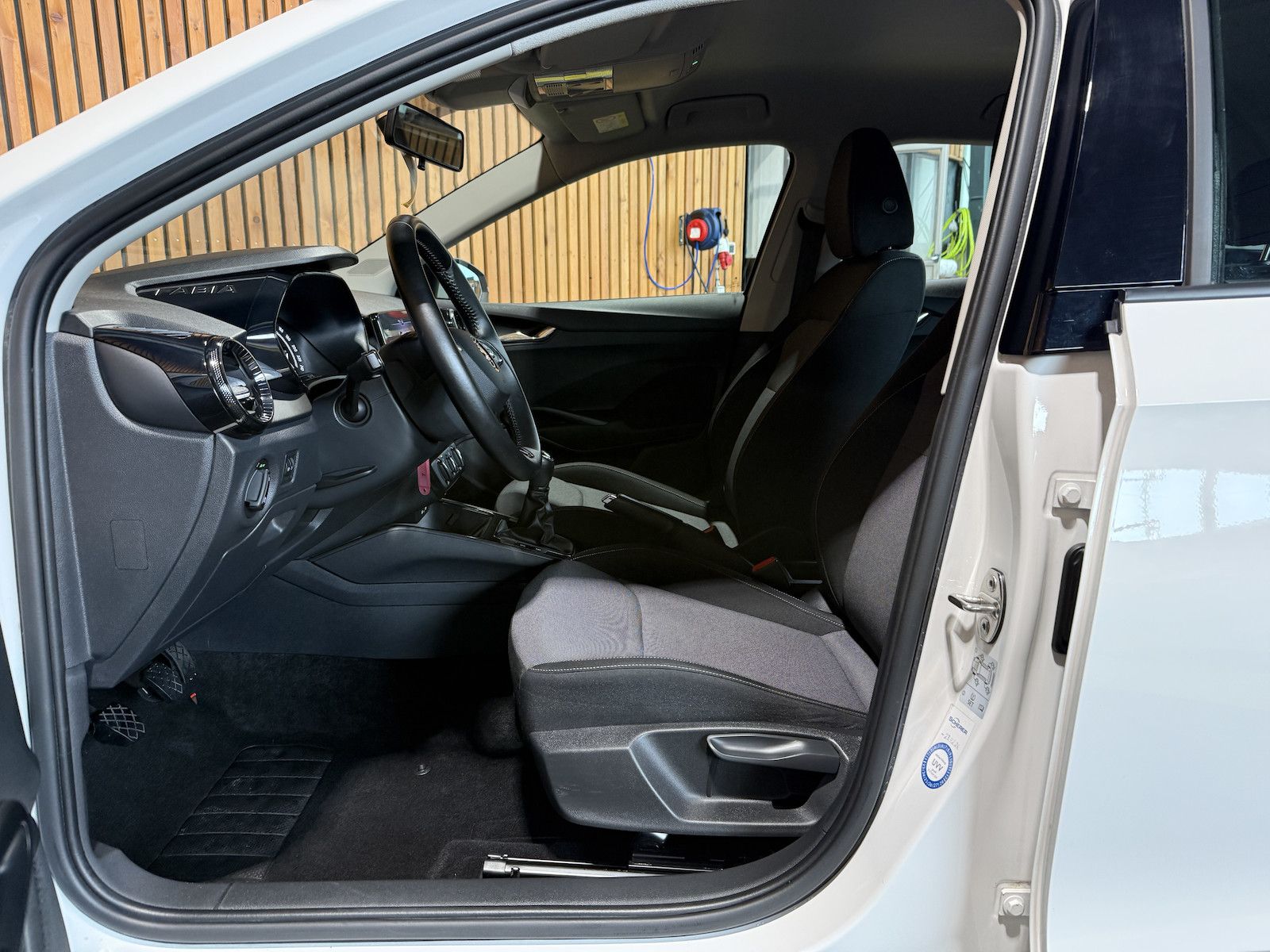 Fahrzeugabbildung SKODA Fabia 1,0 MPI Ambition *LED*Tempo*PDC*App*Sitzhz