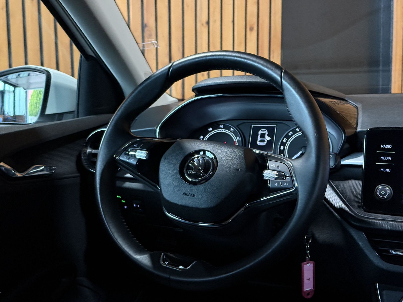 Fahrzeugabbildung SKODA Fabia 1,0 MPI Ambition *LED*Tempo*PDC*App*Sitzhz