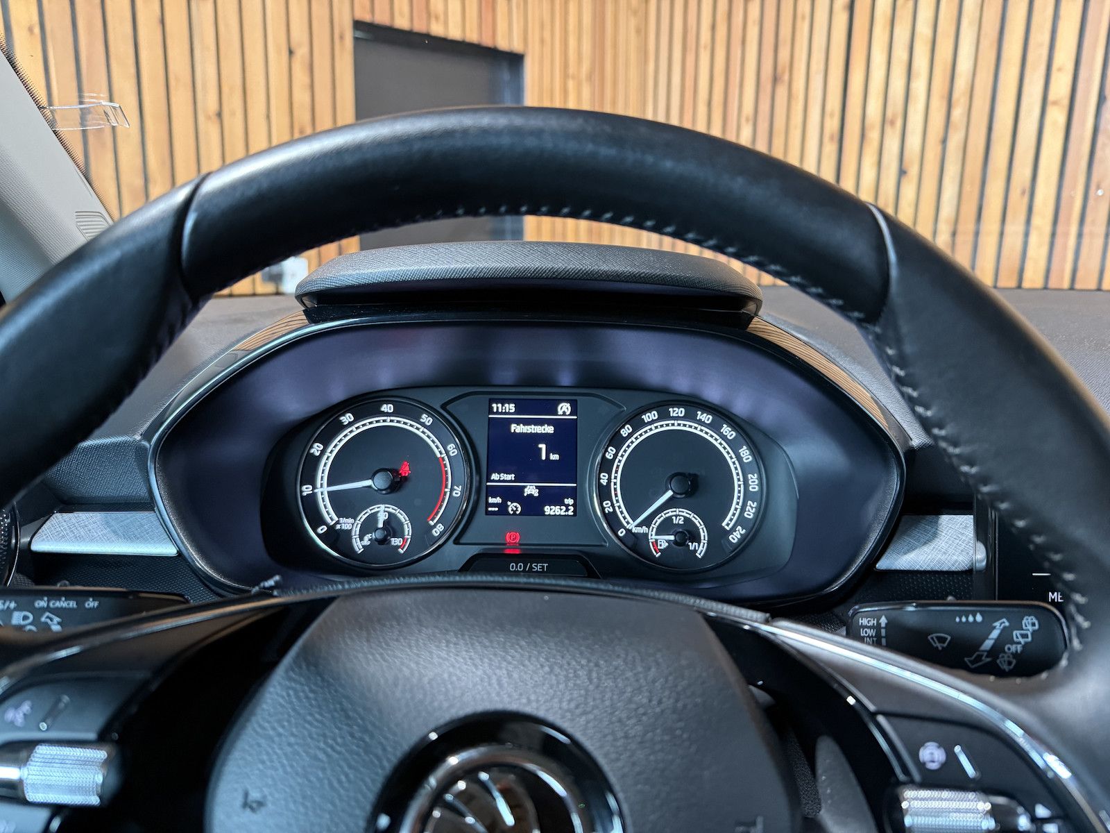 Fahrzeugabbildung SKODA Fabia 1,0 MPI Ambition *LED*Tempo*PDC*App*Sitzhz