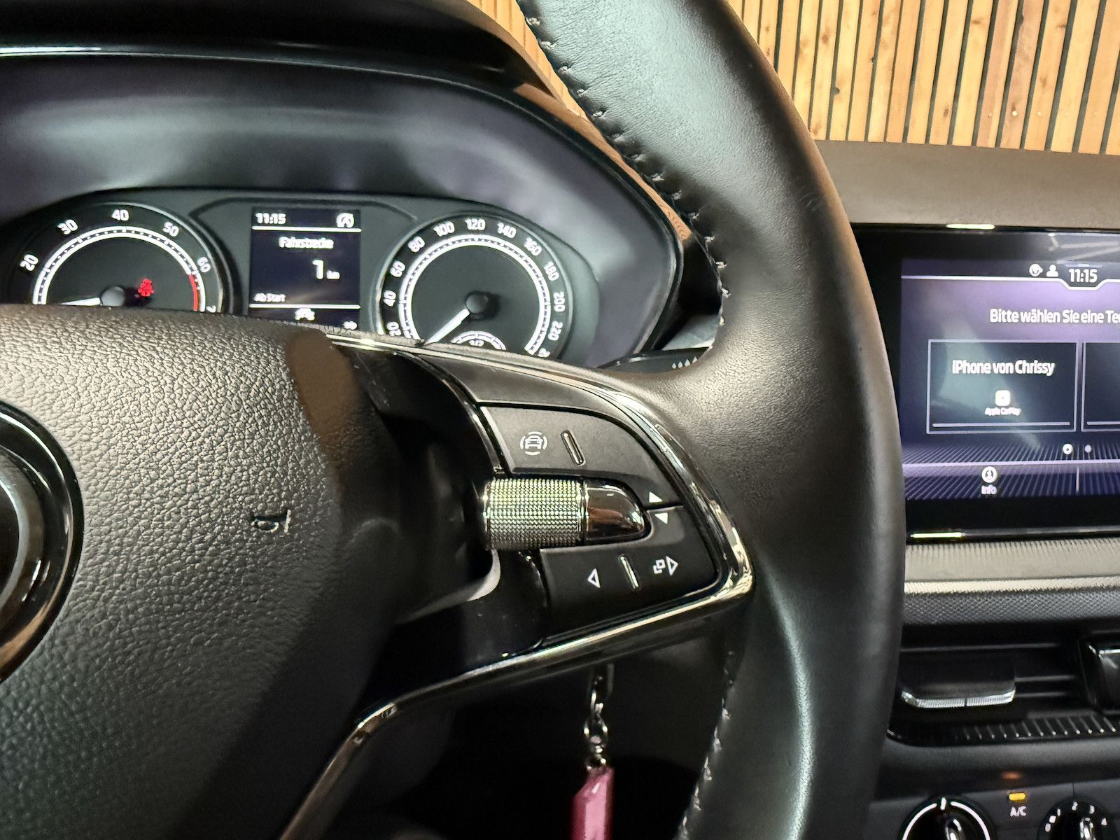 Fahrzeugabbildung SKODA Fabia 1,0 MPI Ambition *LED*Tempo*PDC*App*Sitzhz