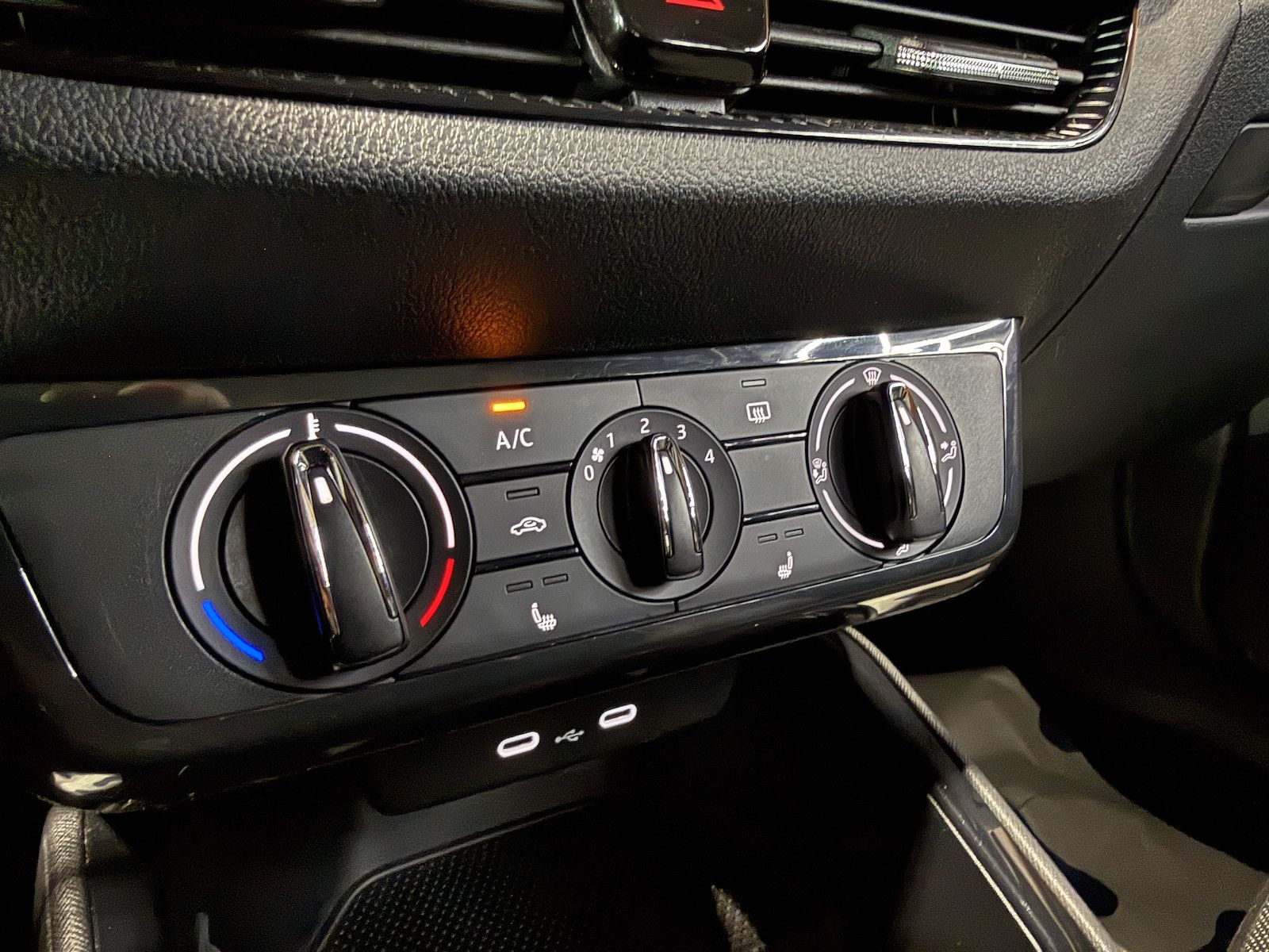 Fahrzeugabbildung SKODA Fabia 1,0 MPI Ambition *LED*Tempo*PDC*App*Sitzhz