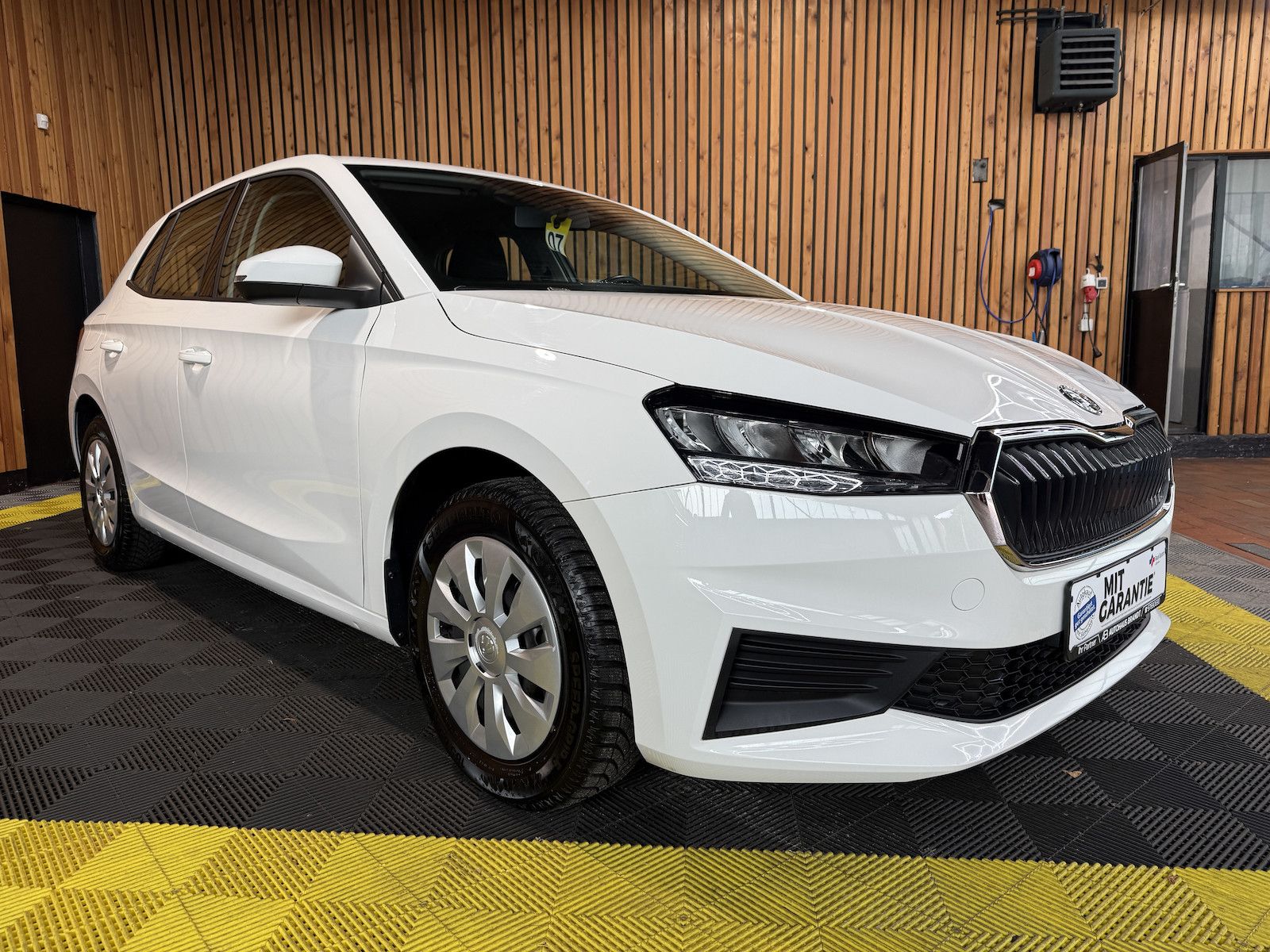 Fahrzeugabbildung SKODA Fabia 1,0 MPI Ambition *LED*Tempo*PDC*App*Sitzhz