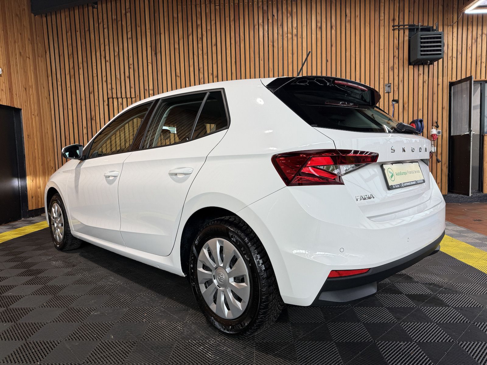 Fahrzeugabbildung SKODA Fabia 1,0 MPI Ambition *LED*Tempo*PDC*App*Sitzhz